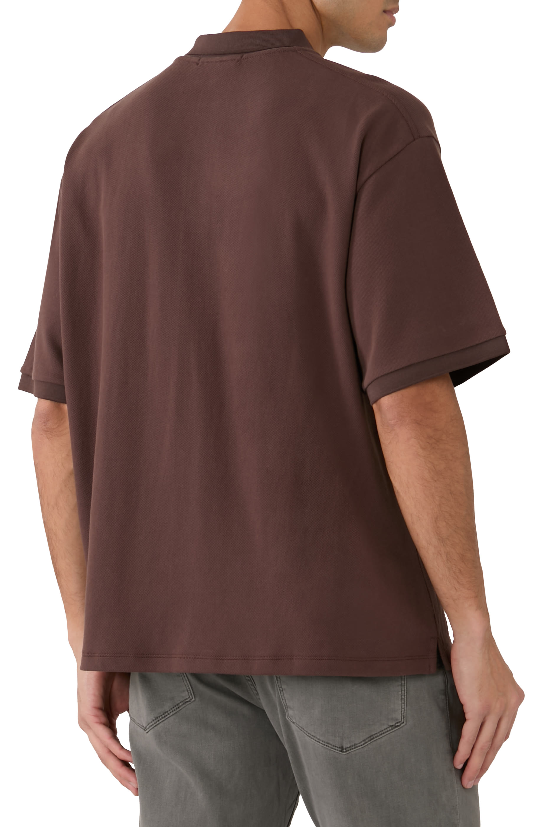 قميص بولو بشعار الماركة بحجم صغير