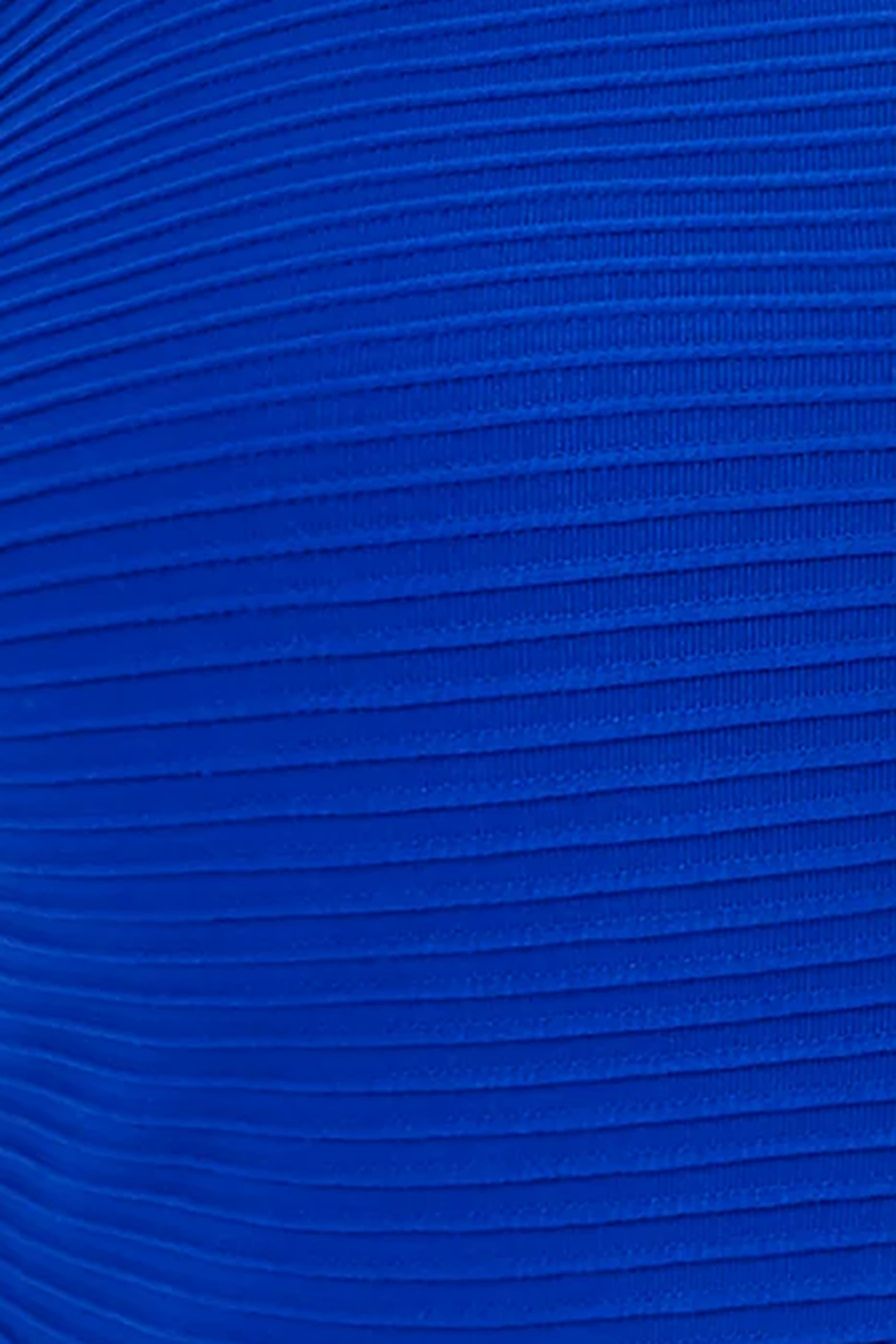 قطعة بيكيني علوية مالا بياقة V عميقة