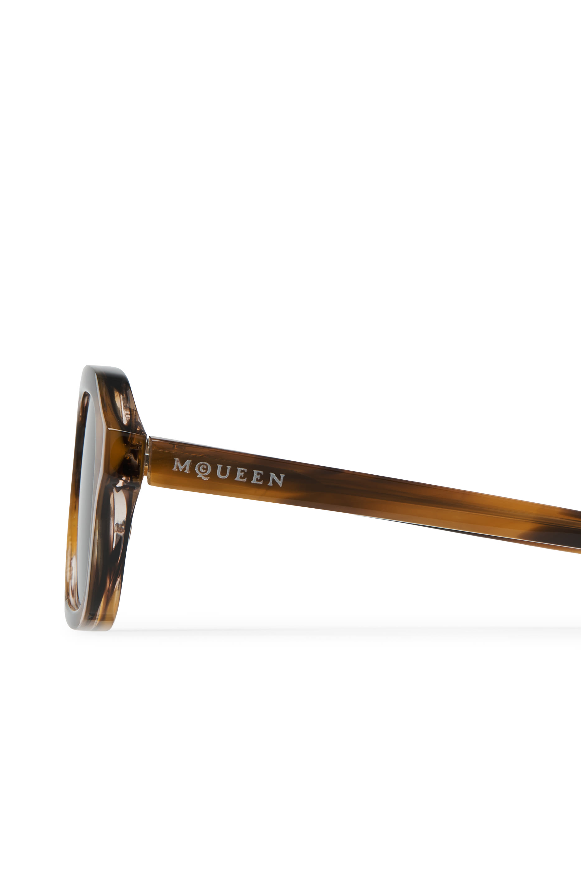 نظارة شمسية بشعار الماركة