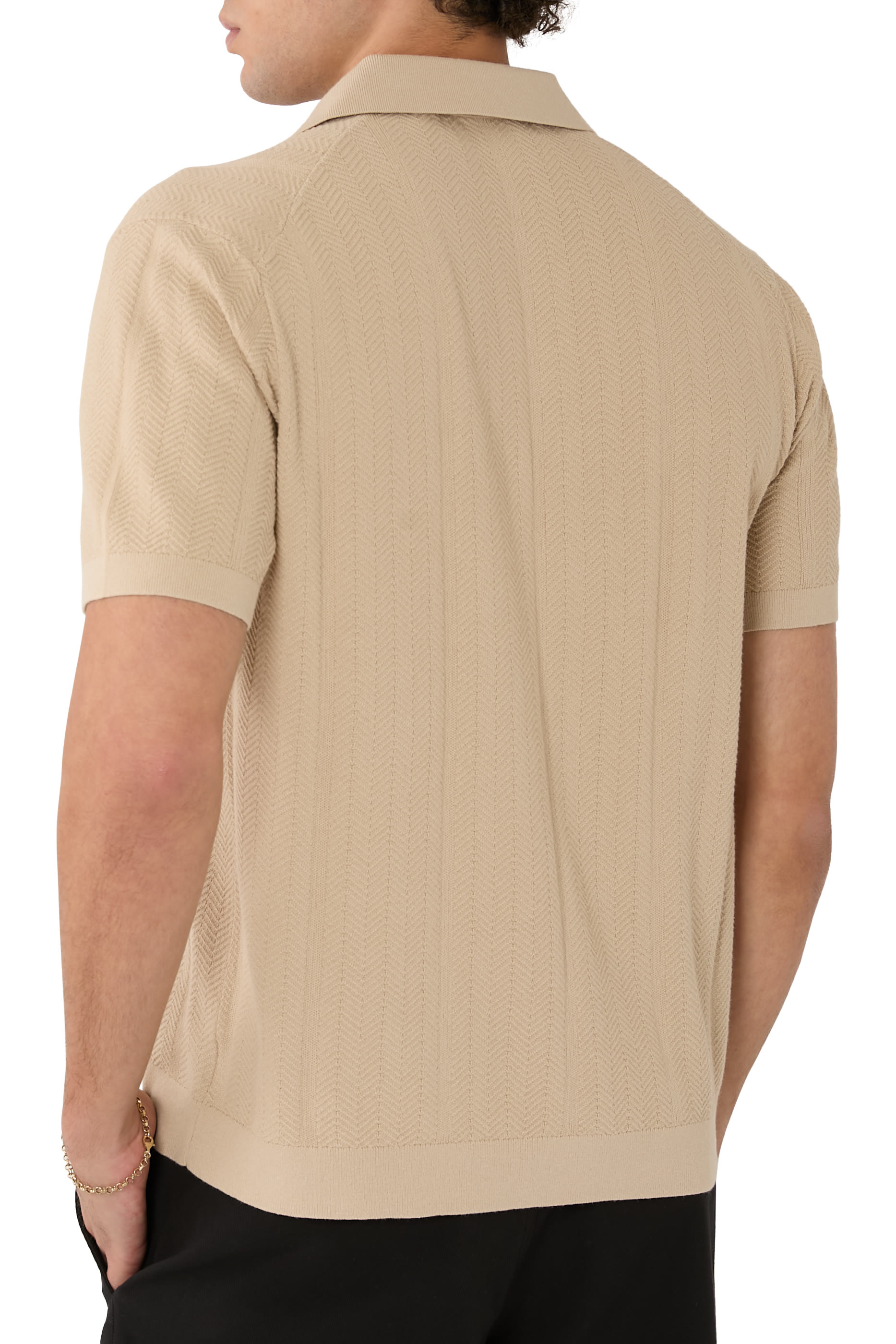 قميص بياقة مطوية