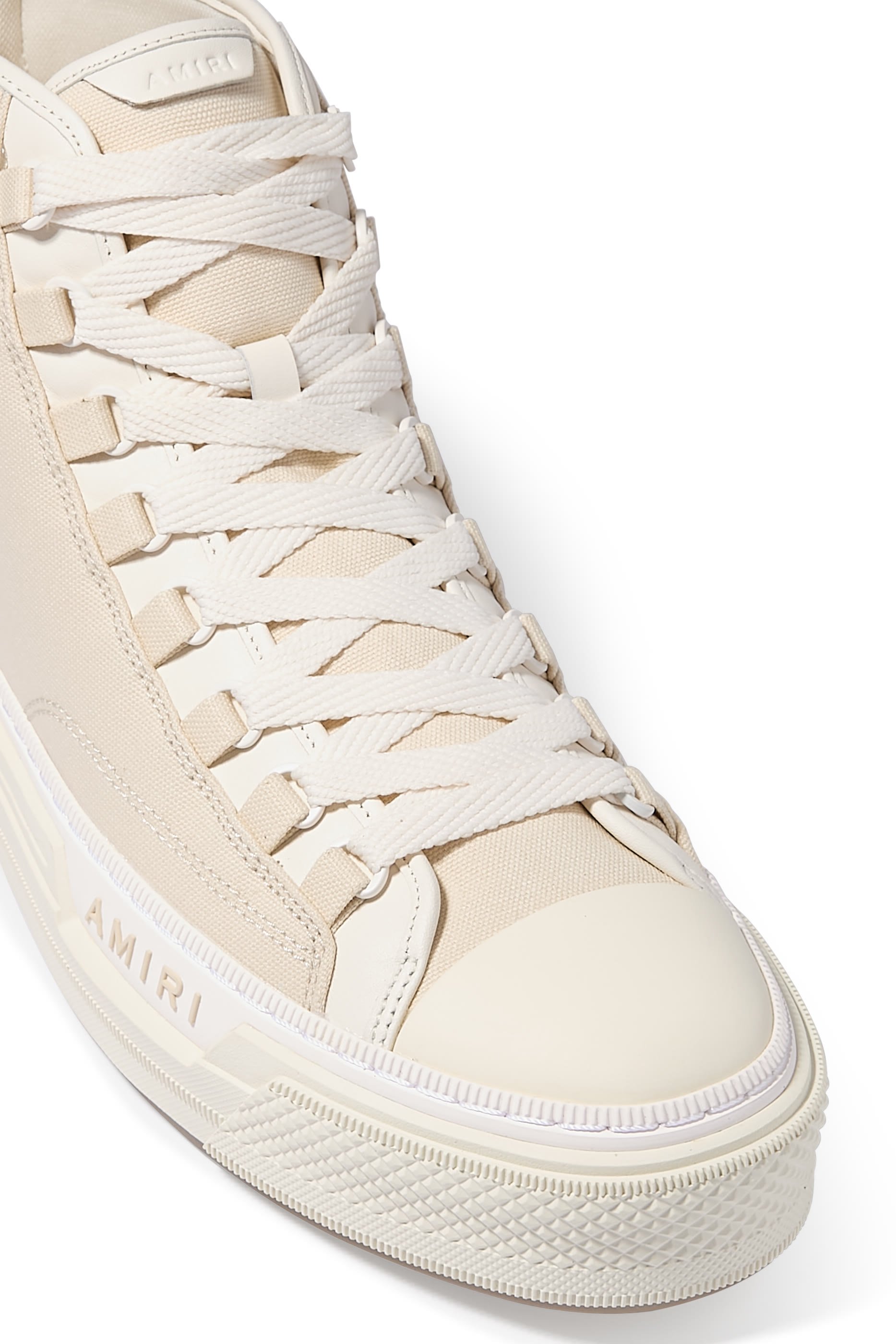 سنيكرز هاي قصير بشعار الماركة