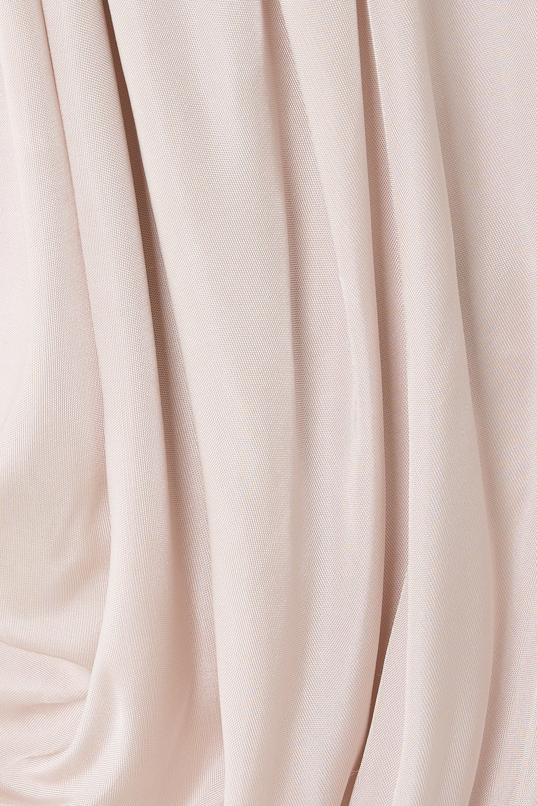 فستان أبيتو بكتف مكشوف