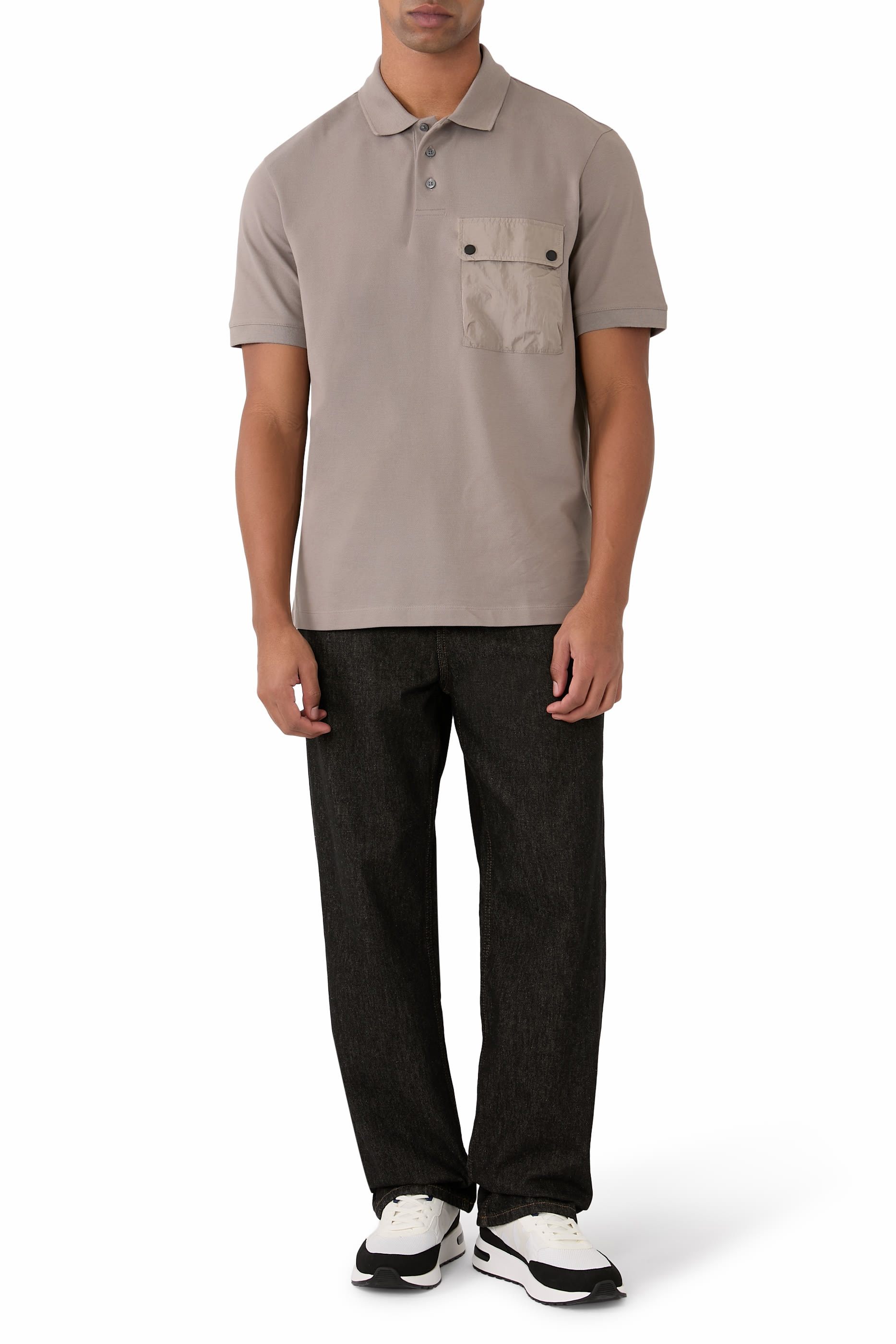 قميص بولو بجيب بشعار الماركة 