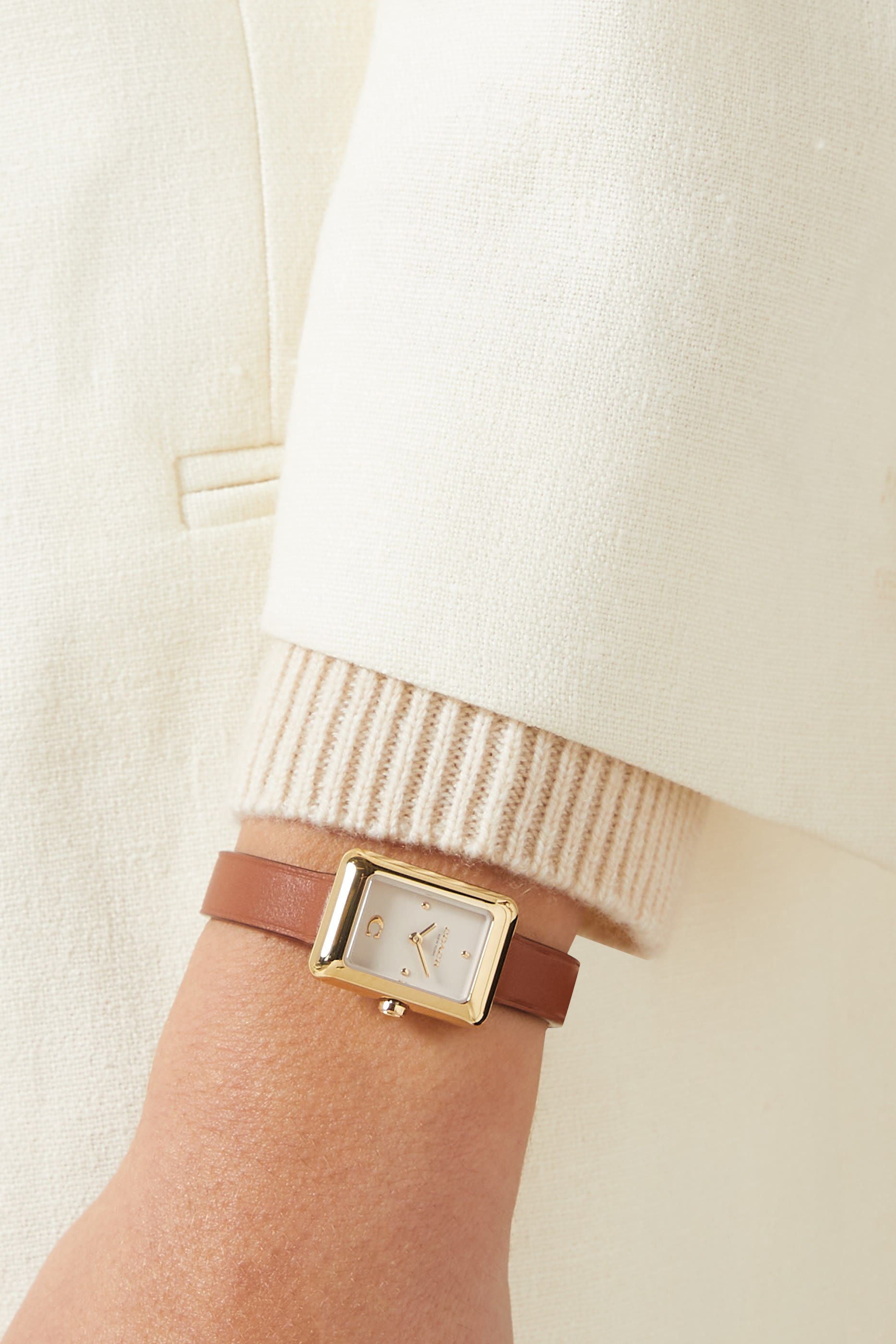 ساعة مارا بسوار جلد