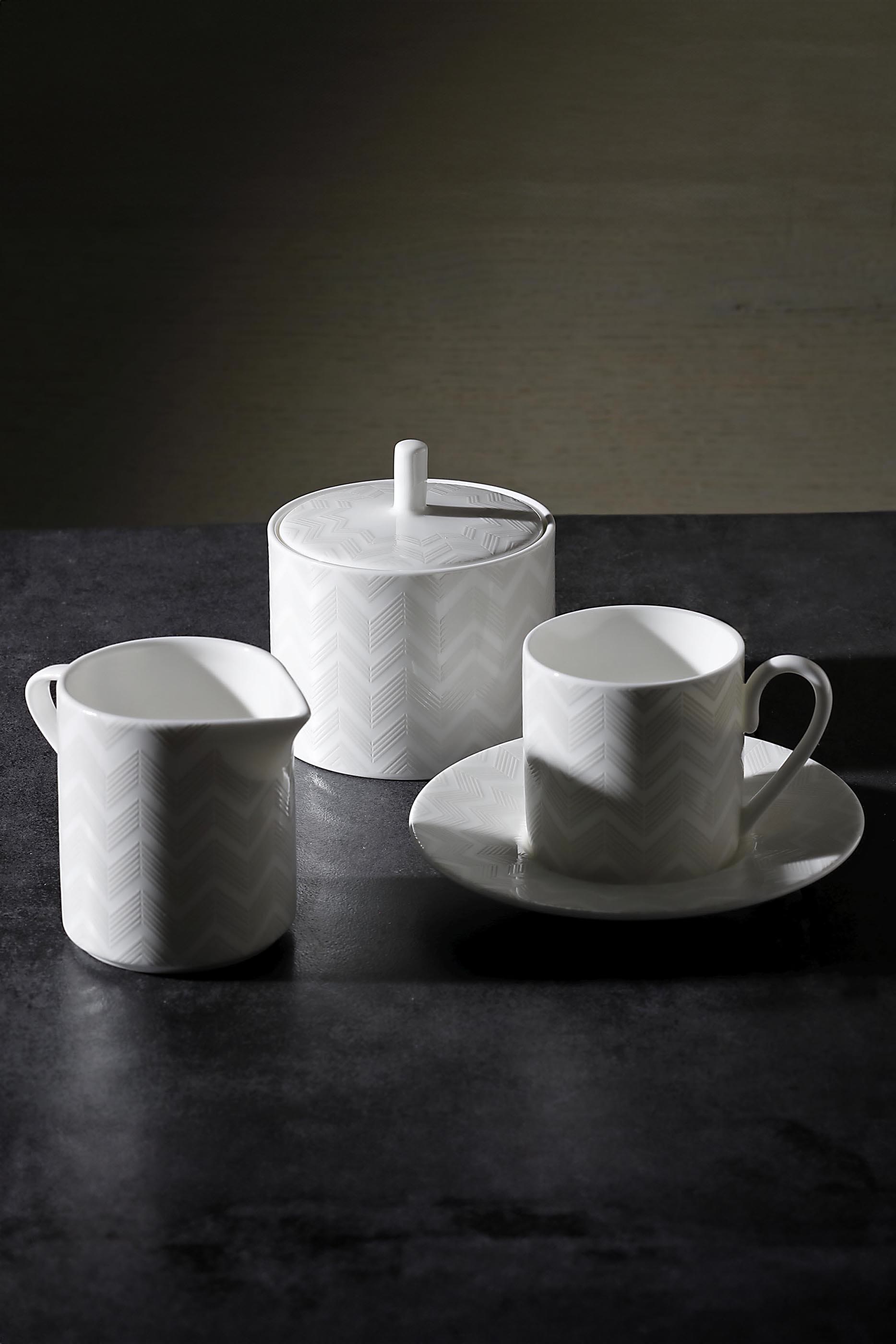 إبريق كريمر بنقشة متعرجة