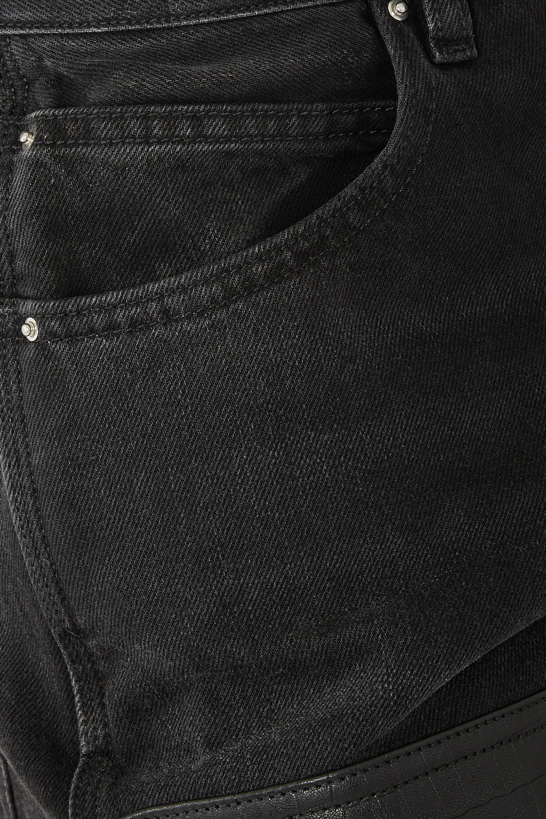 بنطال جينز كاربنتر بنقشة جلد التمساح