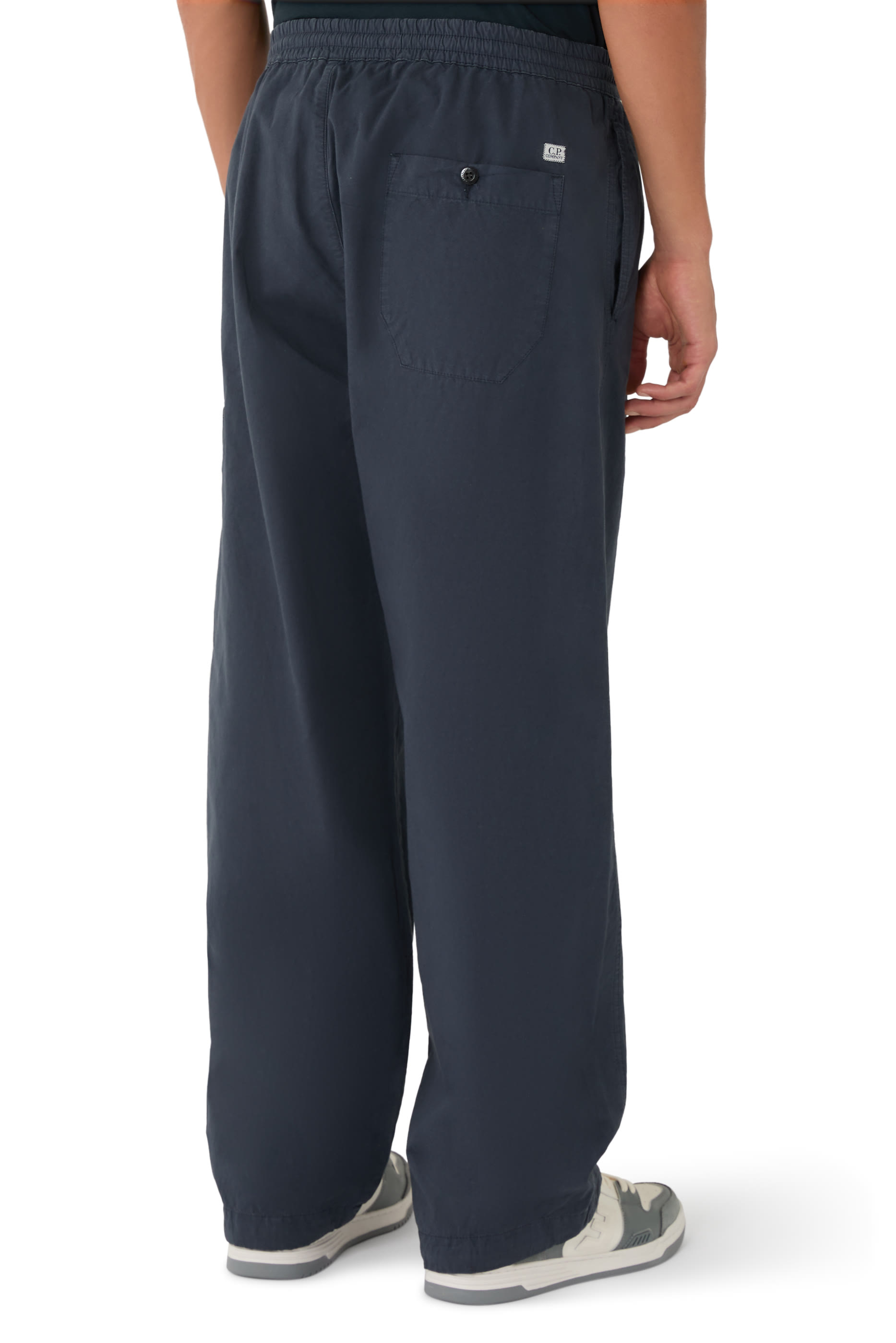 بنطال كارجو ميكروريبس بقصة مربعة وحلية بتصميم عدسة