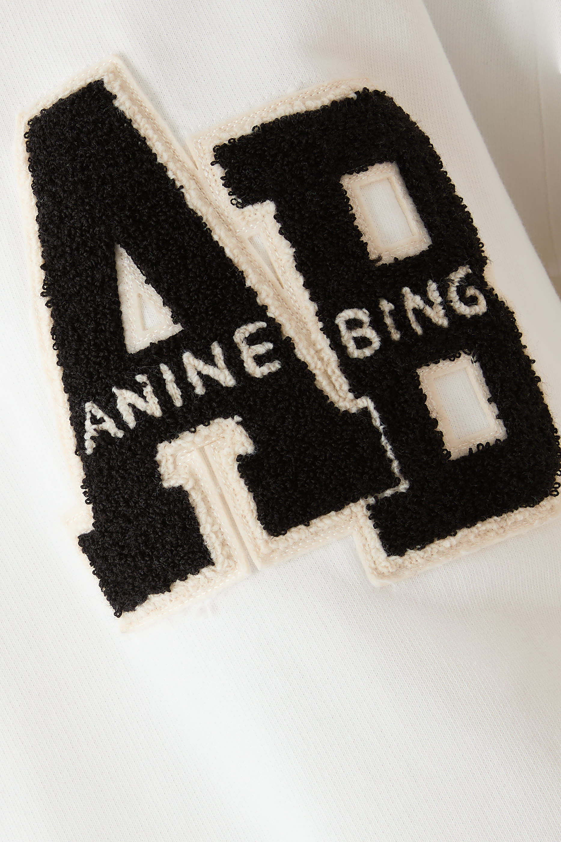 سويت شيرت مايلز بقصة فضفاضة وحروف شعار الماركة