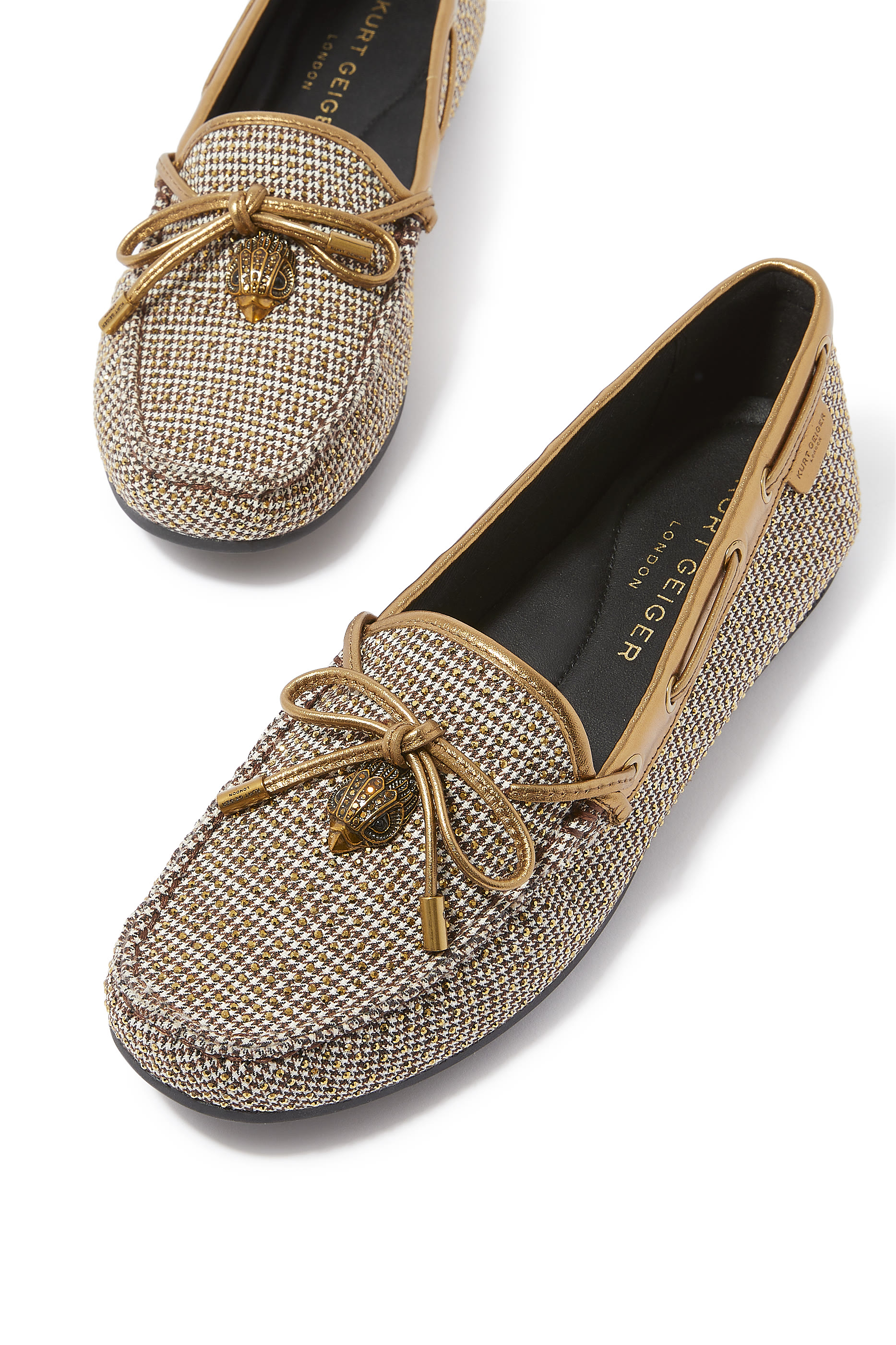 حذاء خفيف جلد بحلية رأس النسر