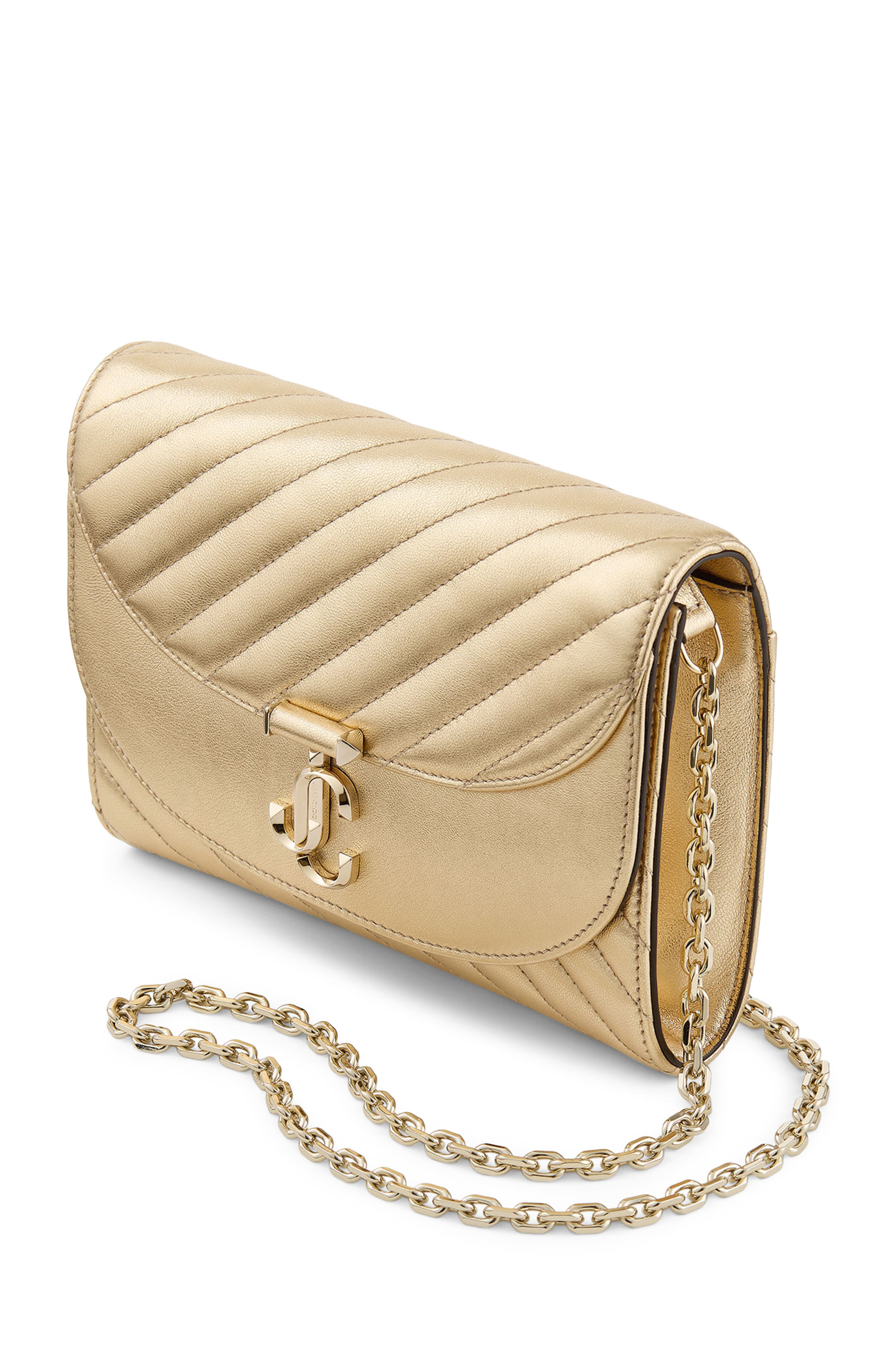 كلاتش بتصميم منحنى بشعار الماركة