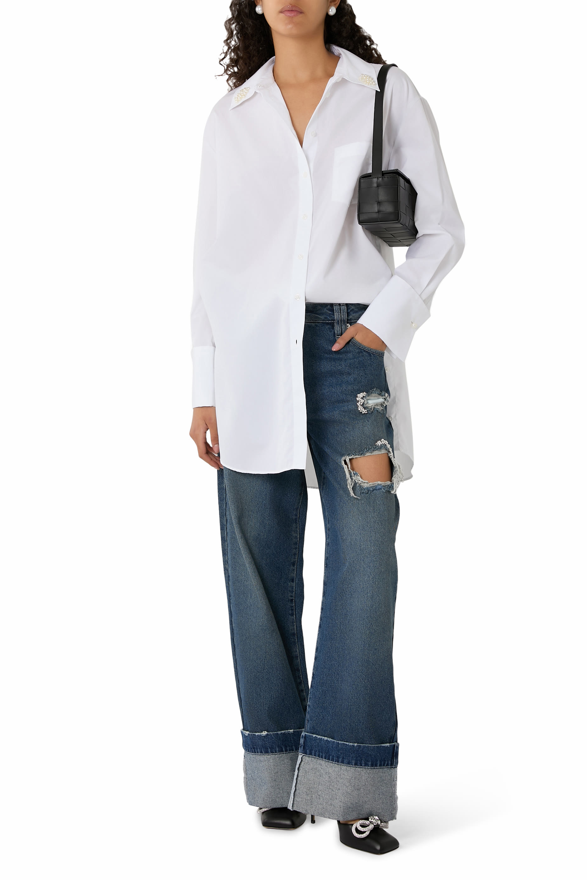 بنطال جينز بقصة ساق مستقيمة وتطريزات