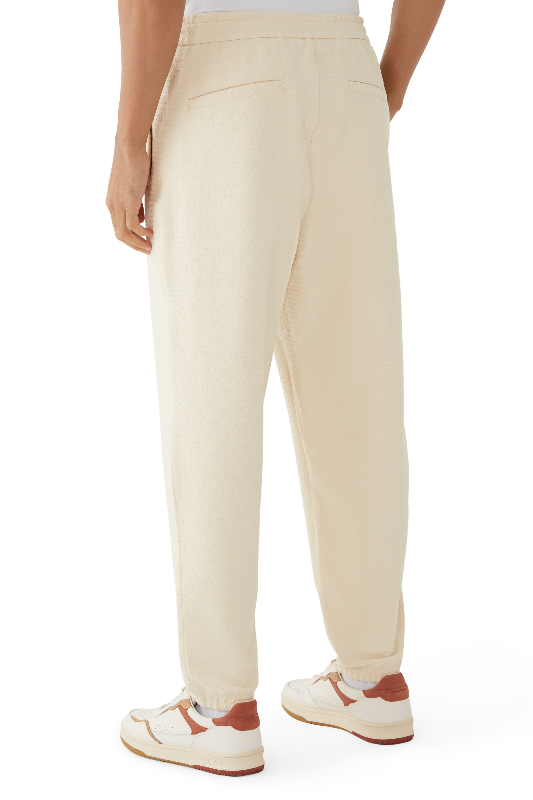 بنطال رياضي برياط تضييق وشعار الماركة صغير