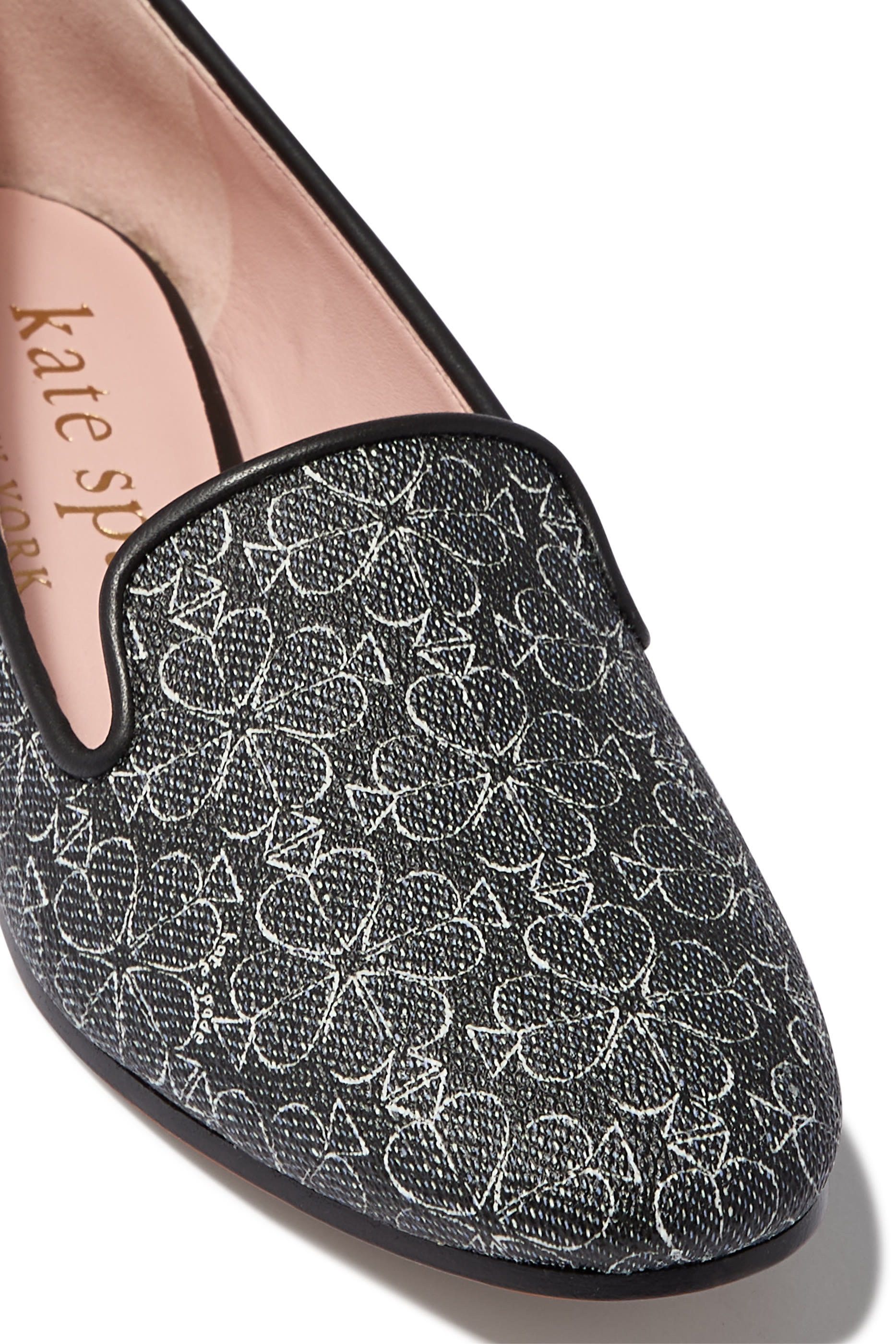 حذاء سهل الارتداء مزين بنقشة زهرة سبايد