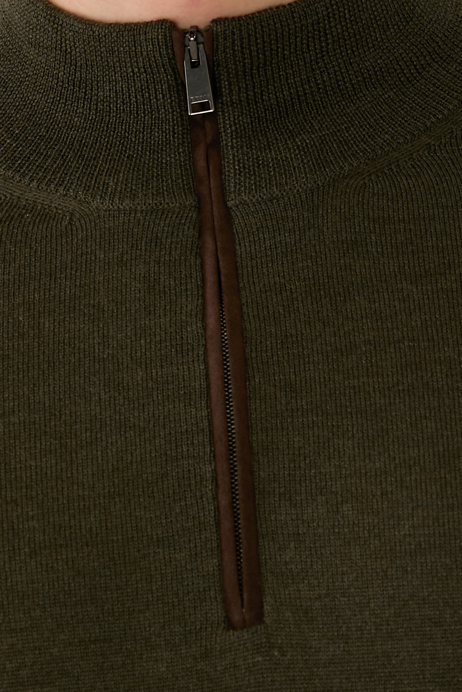 سترة بسحّاب قصير