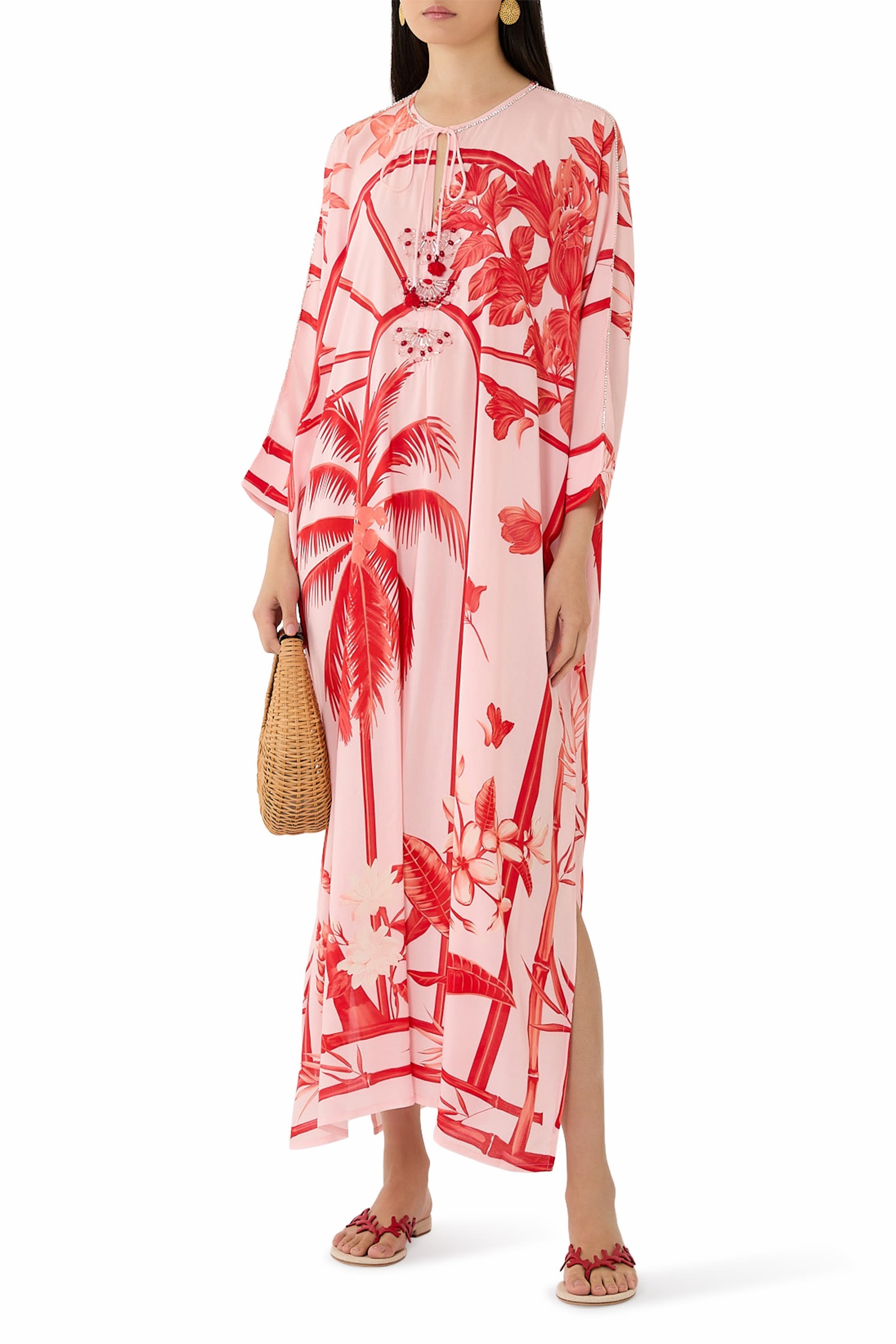 فستان بأكمام بتصميم جناح خفاش بحلي