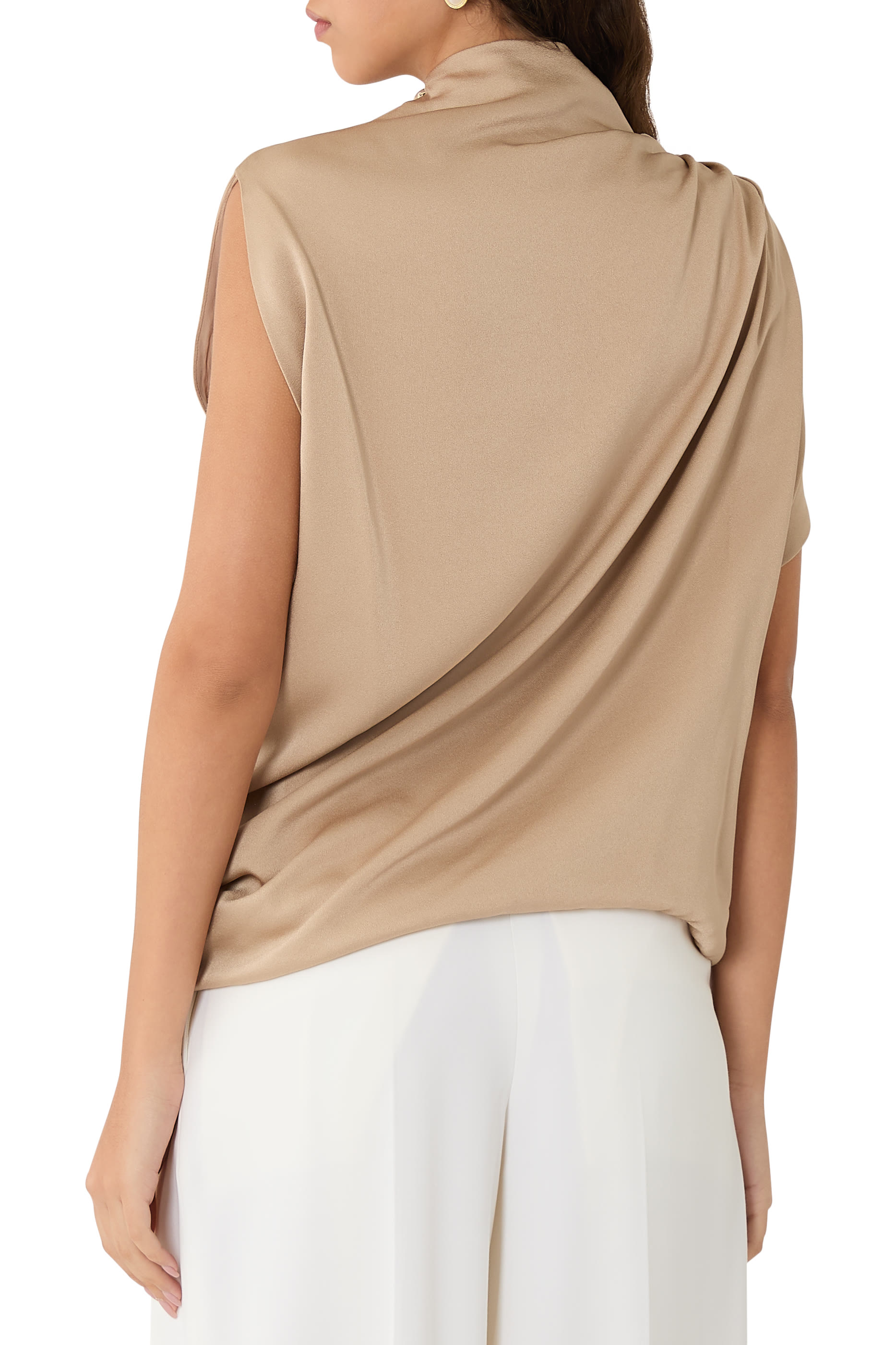 بلوزة إنفرز ساتان بدون أكمام