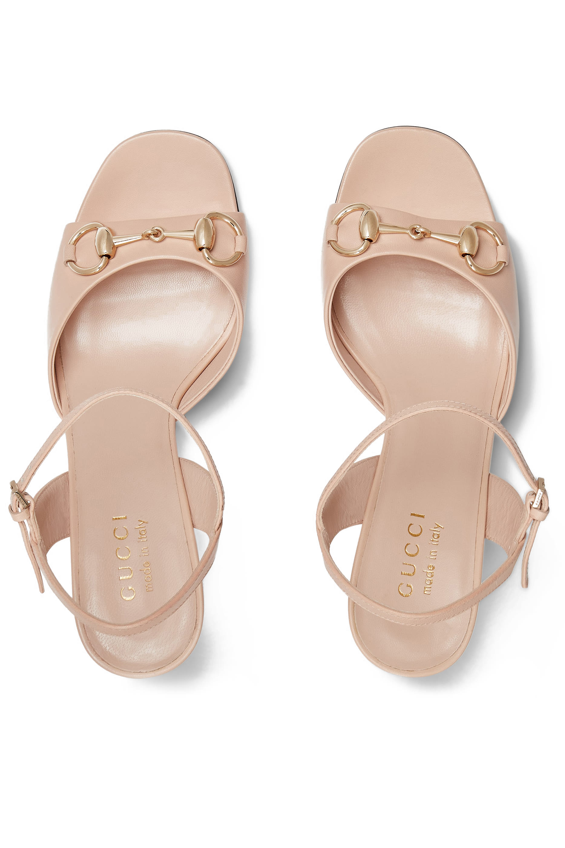 صندل بكعب متوسط الارتفاع 75 وحلية شعار الماركة