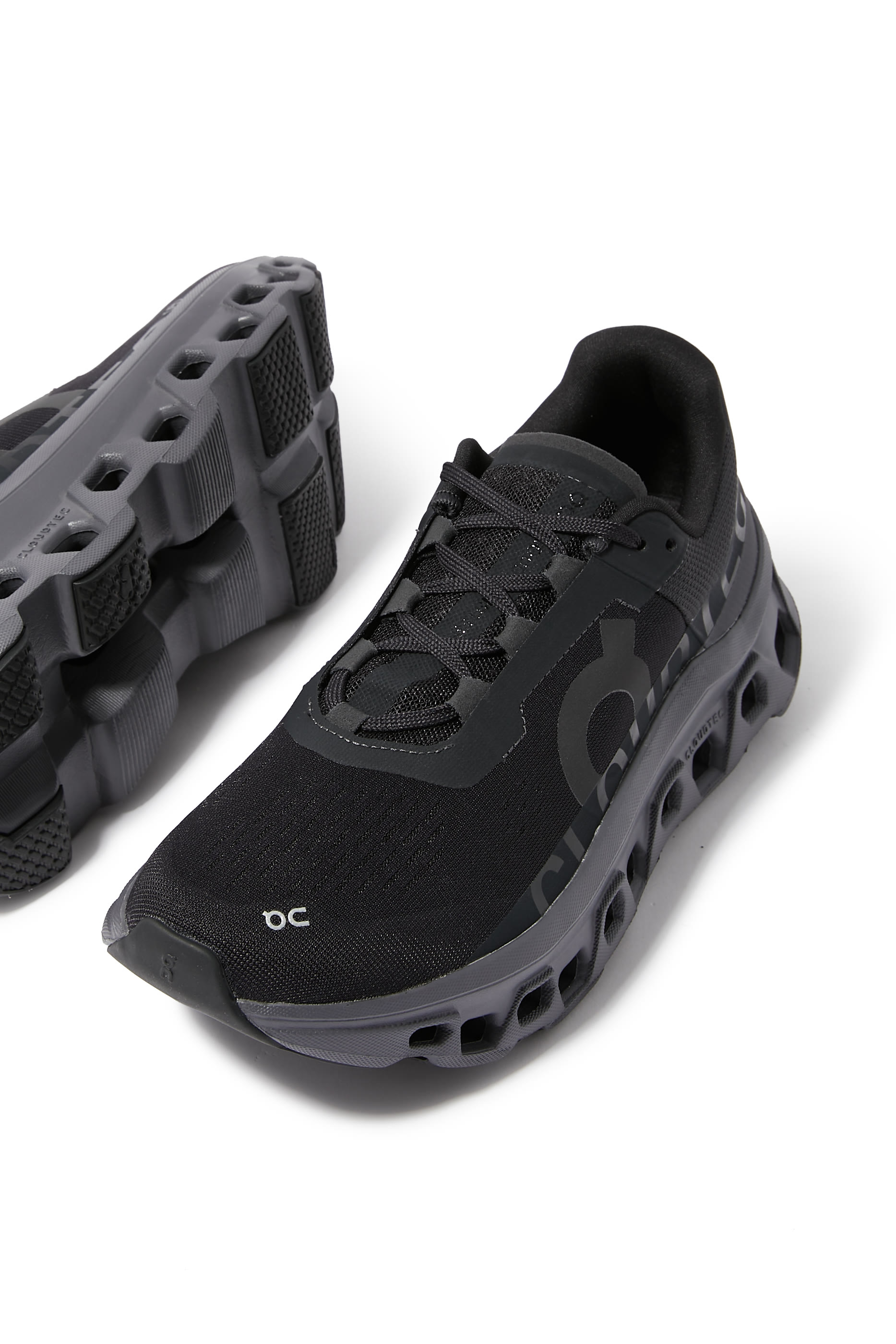 سنيكرز كلاودمونستر بكاحل منخفض للنساء