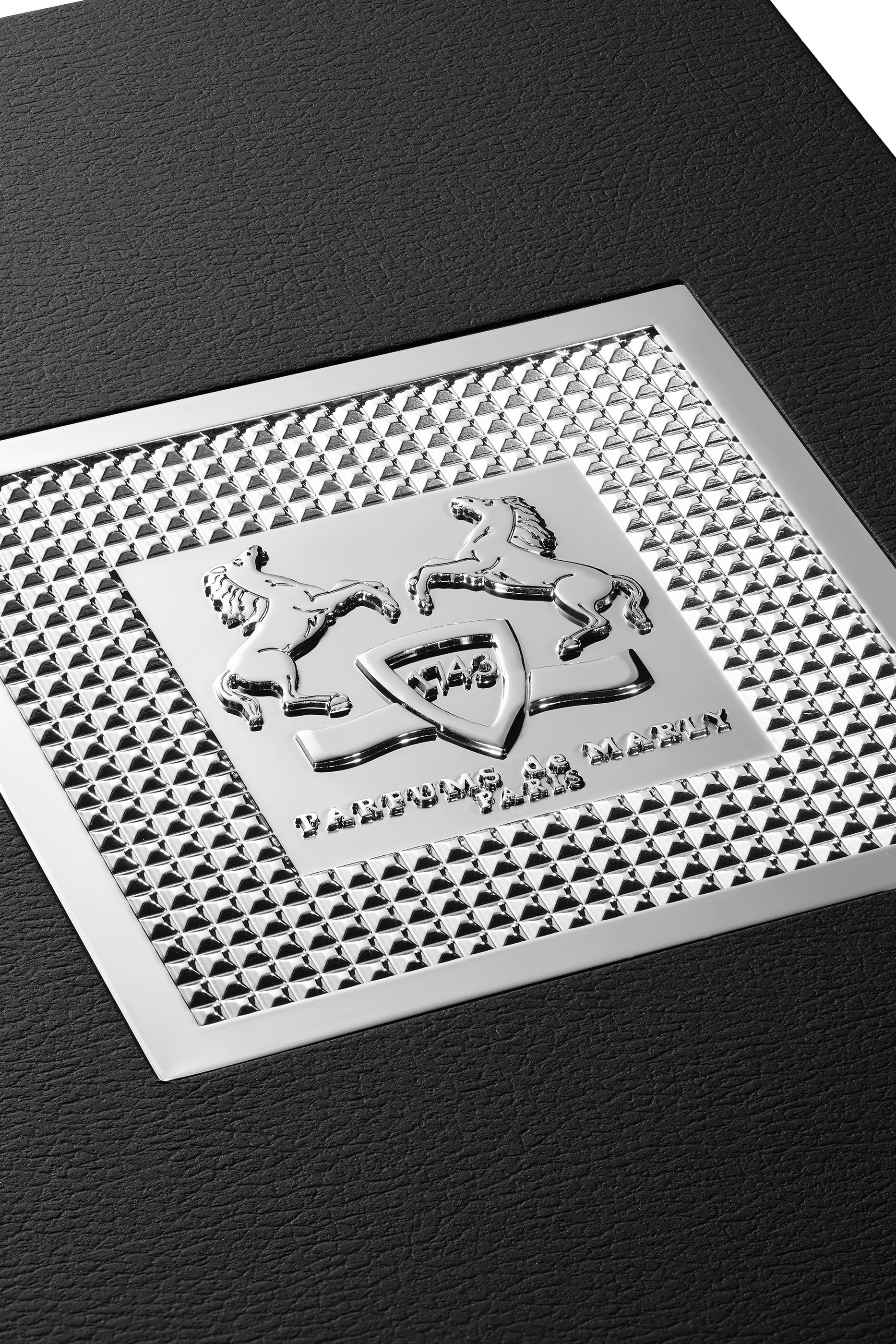 عطر كاريوس مركز