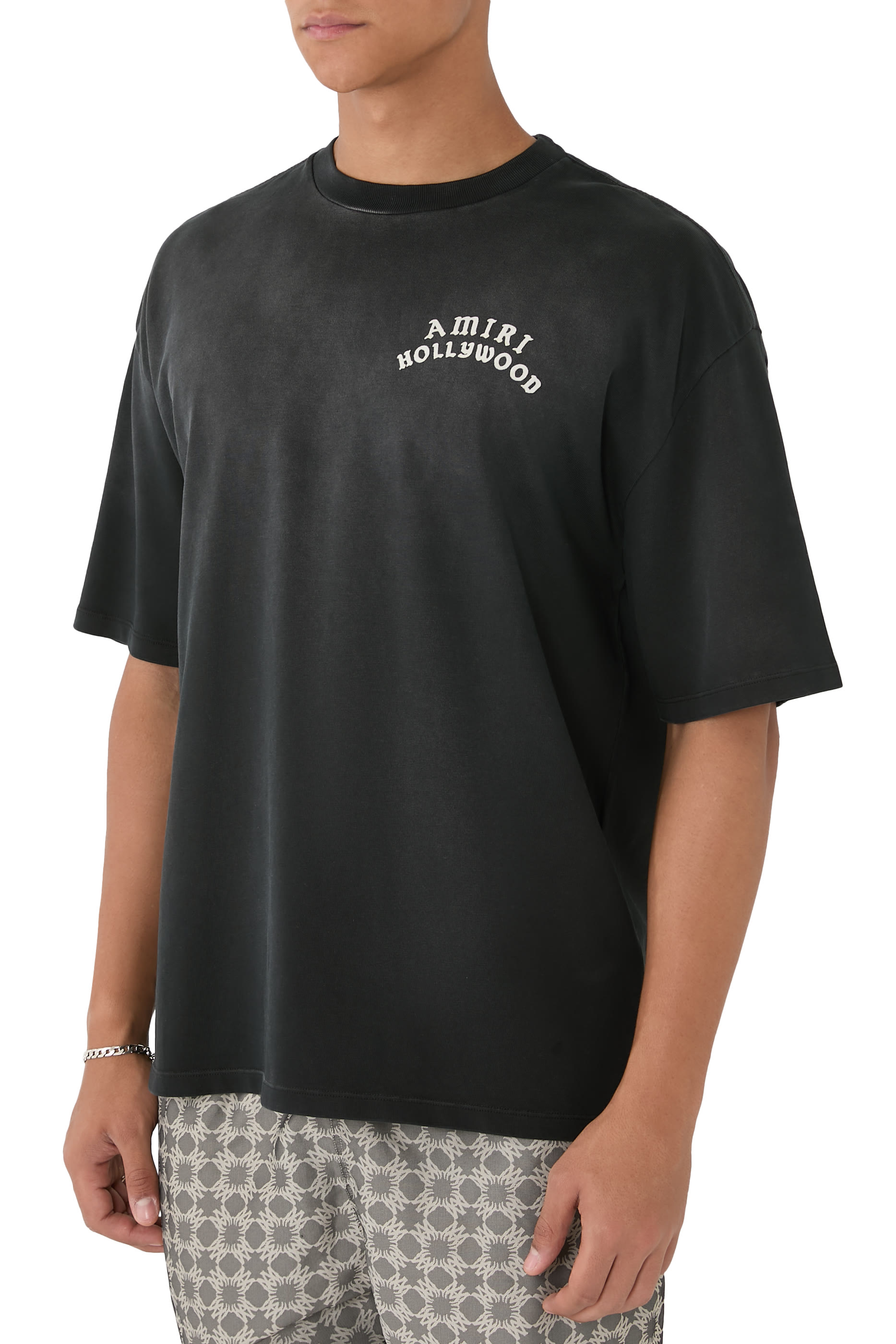 تيشيرت بقصة فضفاضة مزين بشعار الماركة وهوليوود