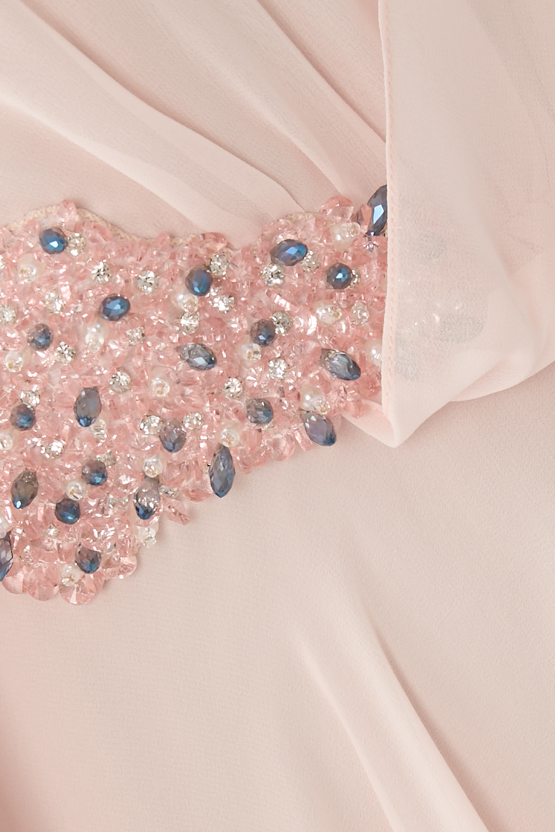 قفطان بياقة عالية