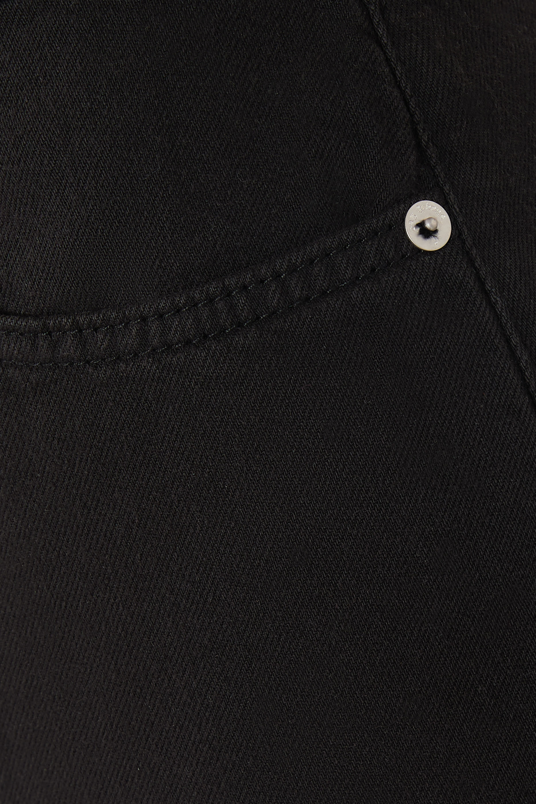 بنطال جينز لوغان خفيف الوزن بقصة ساق واسعة