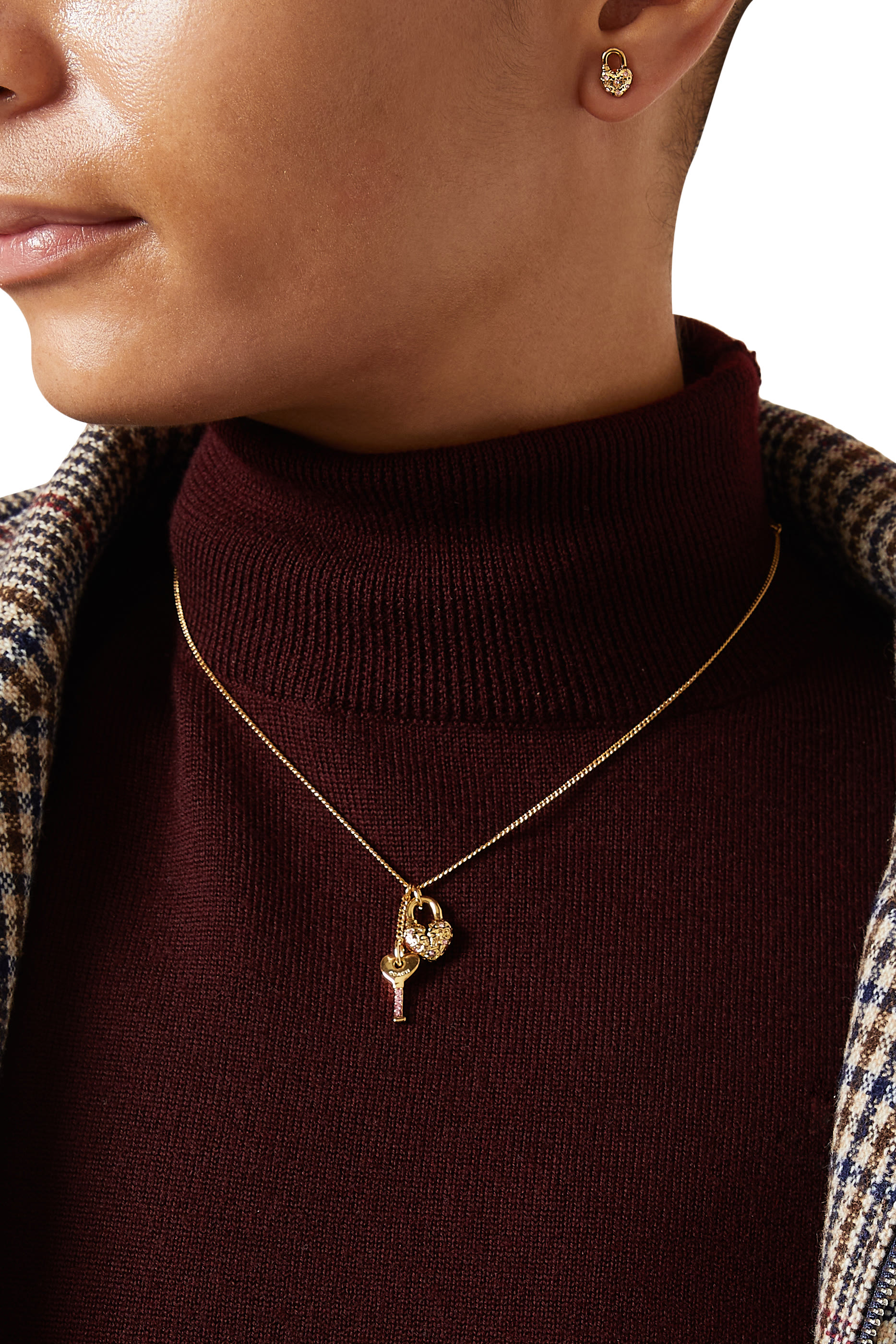 أقراط بتصميم قفل على شكل قلب