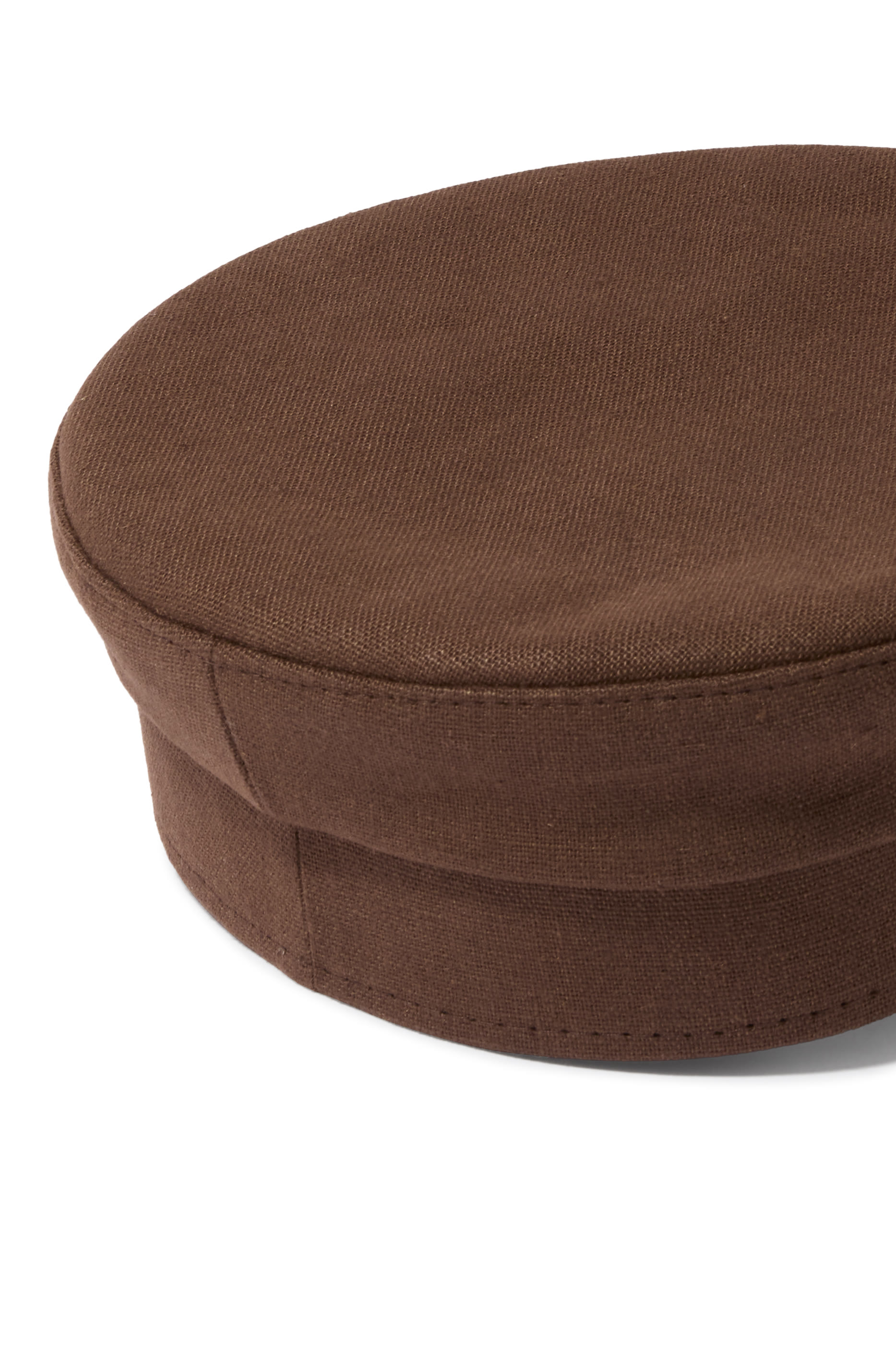 قبعة بيكر بوي مزينة بشعار الماركة