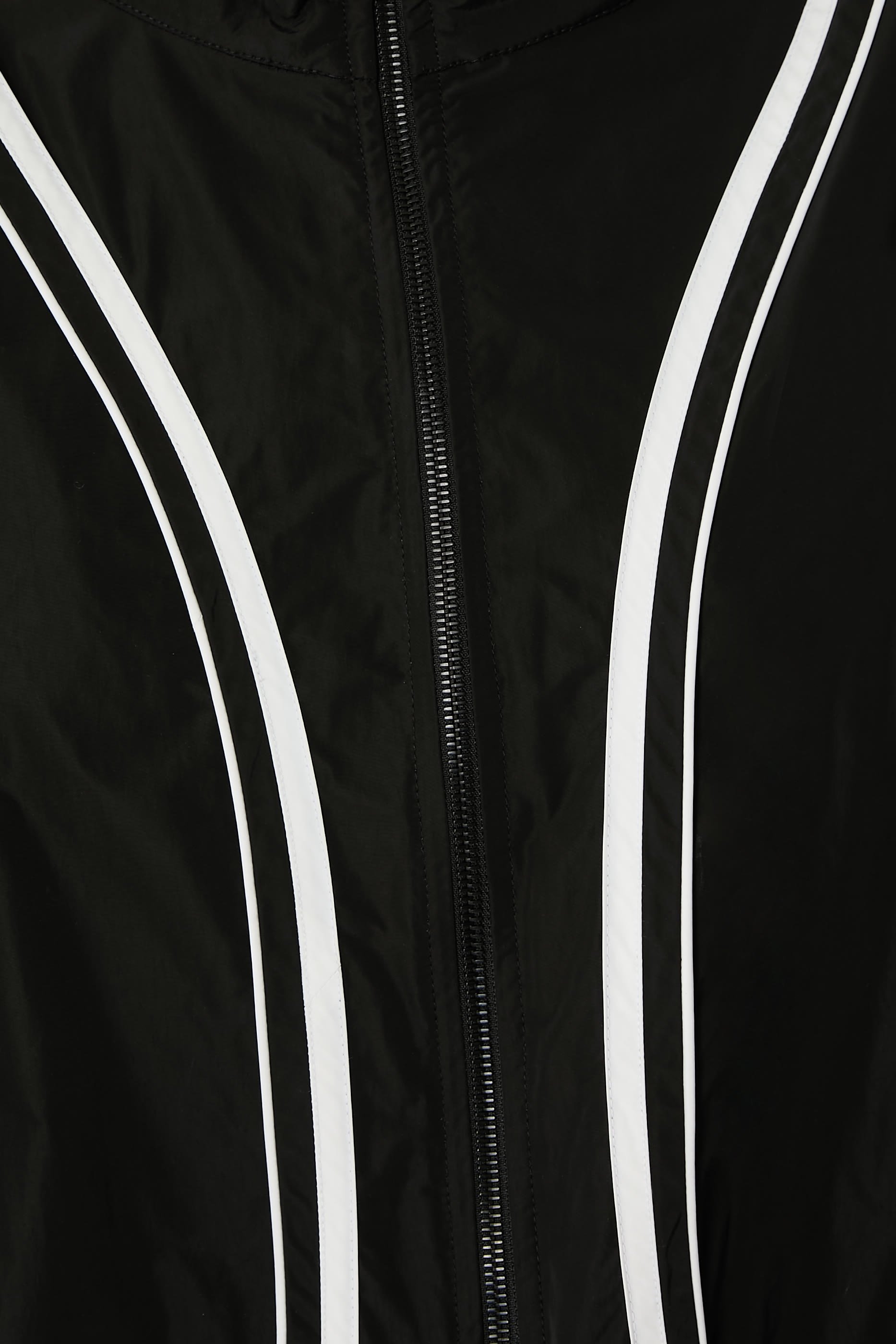 جاكيت رياضي بزخرفة هندسية لإطلالات متعددة