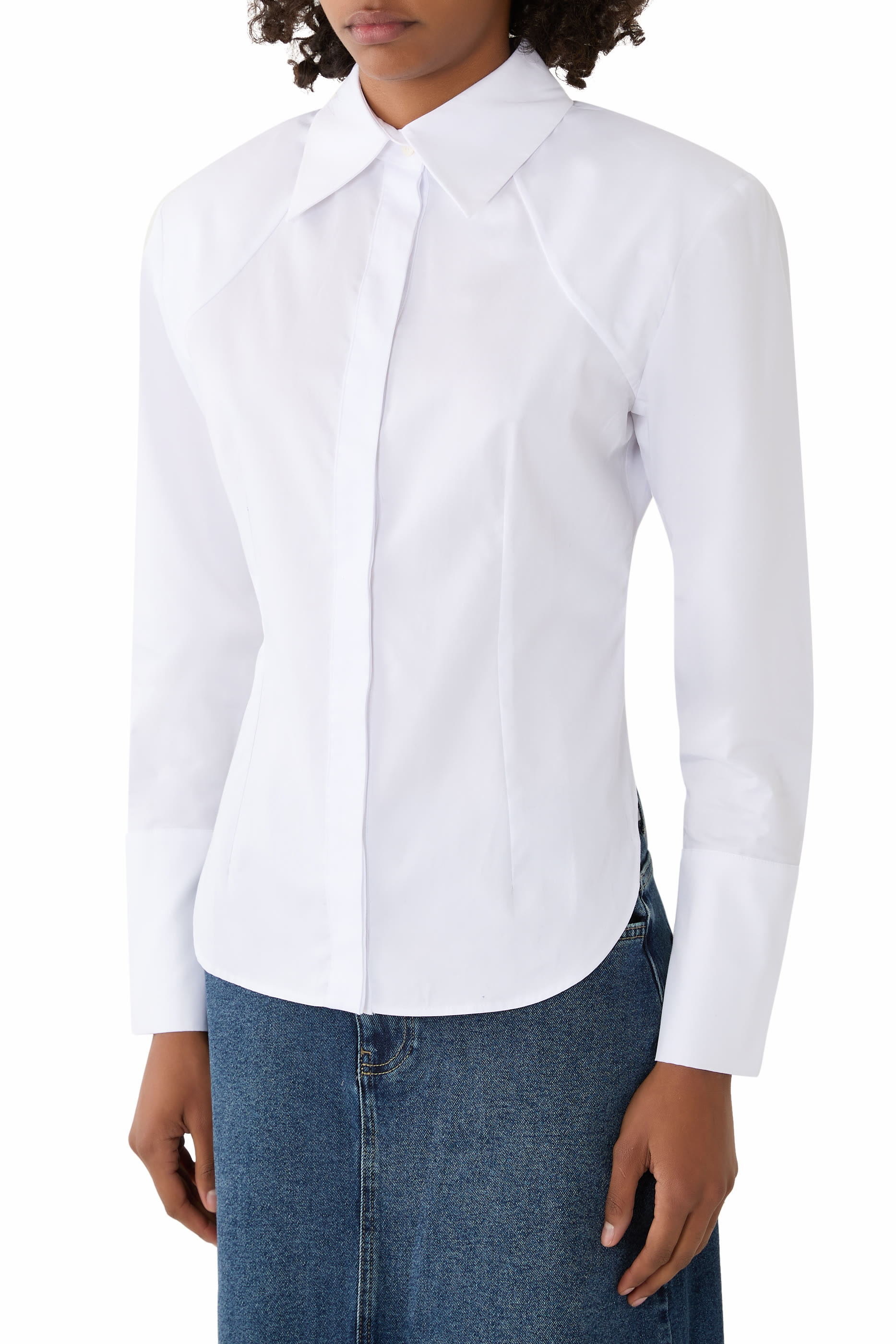 قميص بقصة مربعة بظهر درابيه