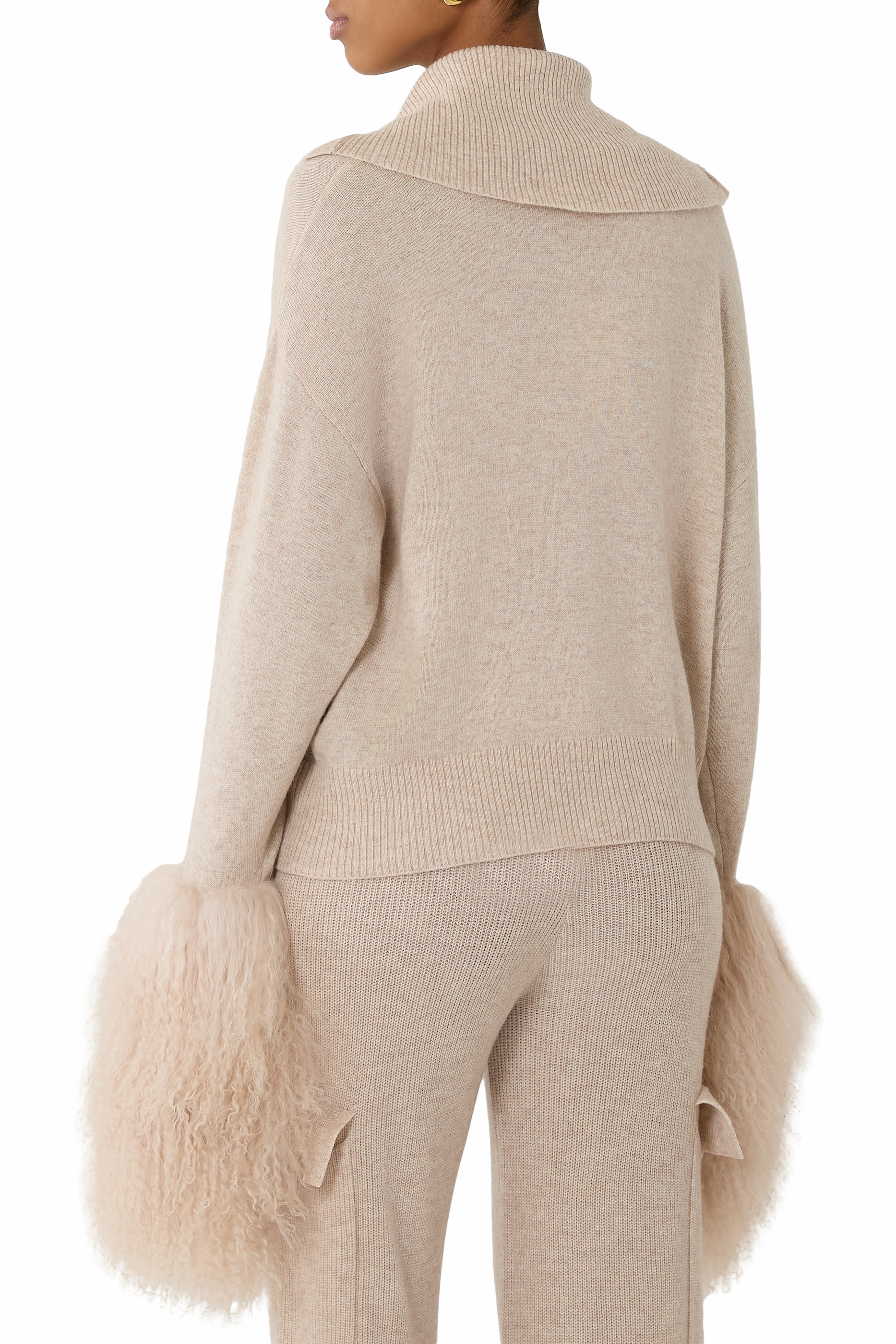 كارديغان بياقة عالية وأساور من جلد غنم