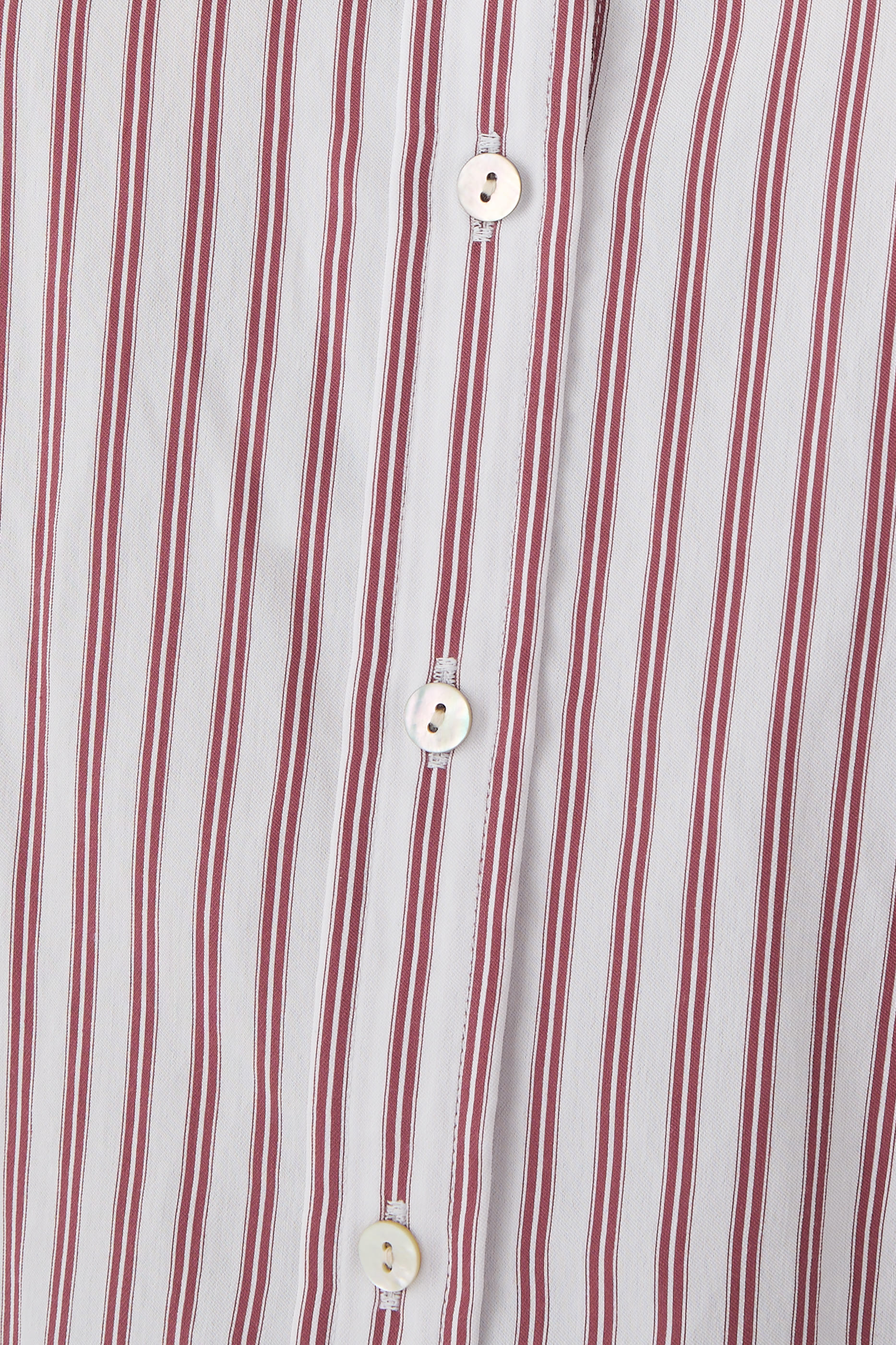 قميص تيل قصير بنقشة مخططة وأزرار