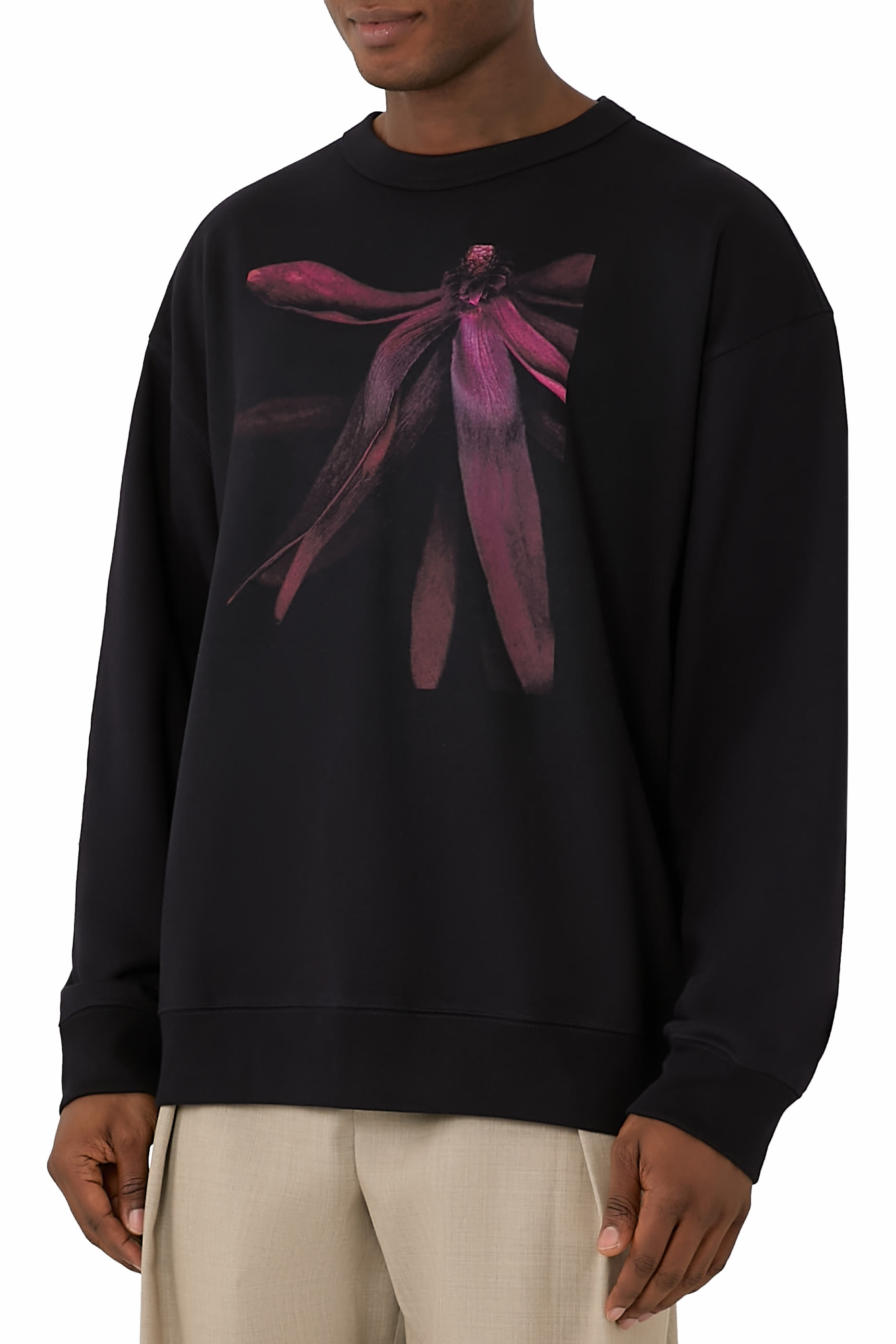 كنزة بقصة فضفاضة وياقة ضيقة