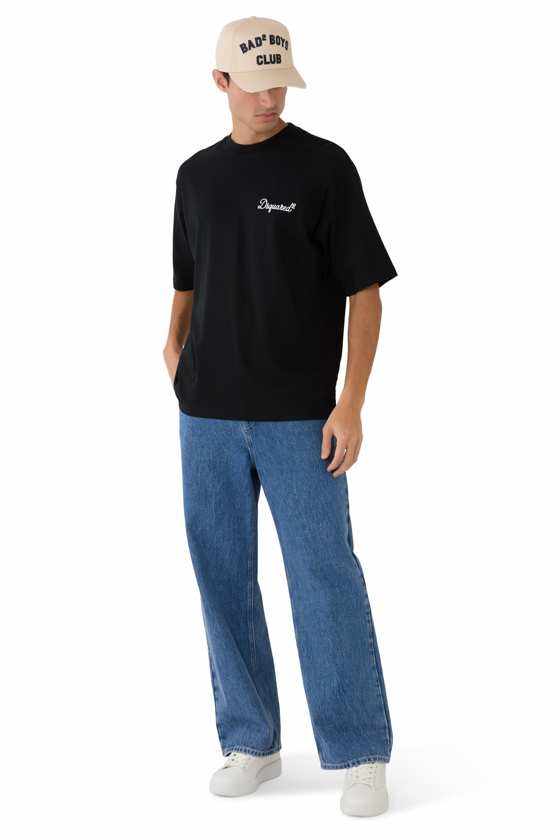 تيشيرت بقصة واسعة وشعار الماركة