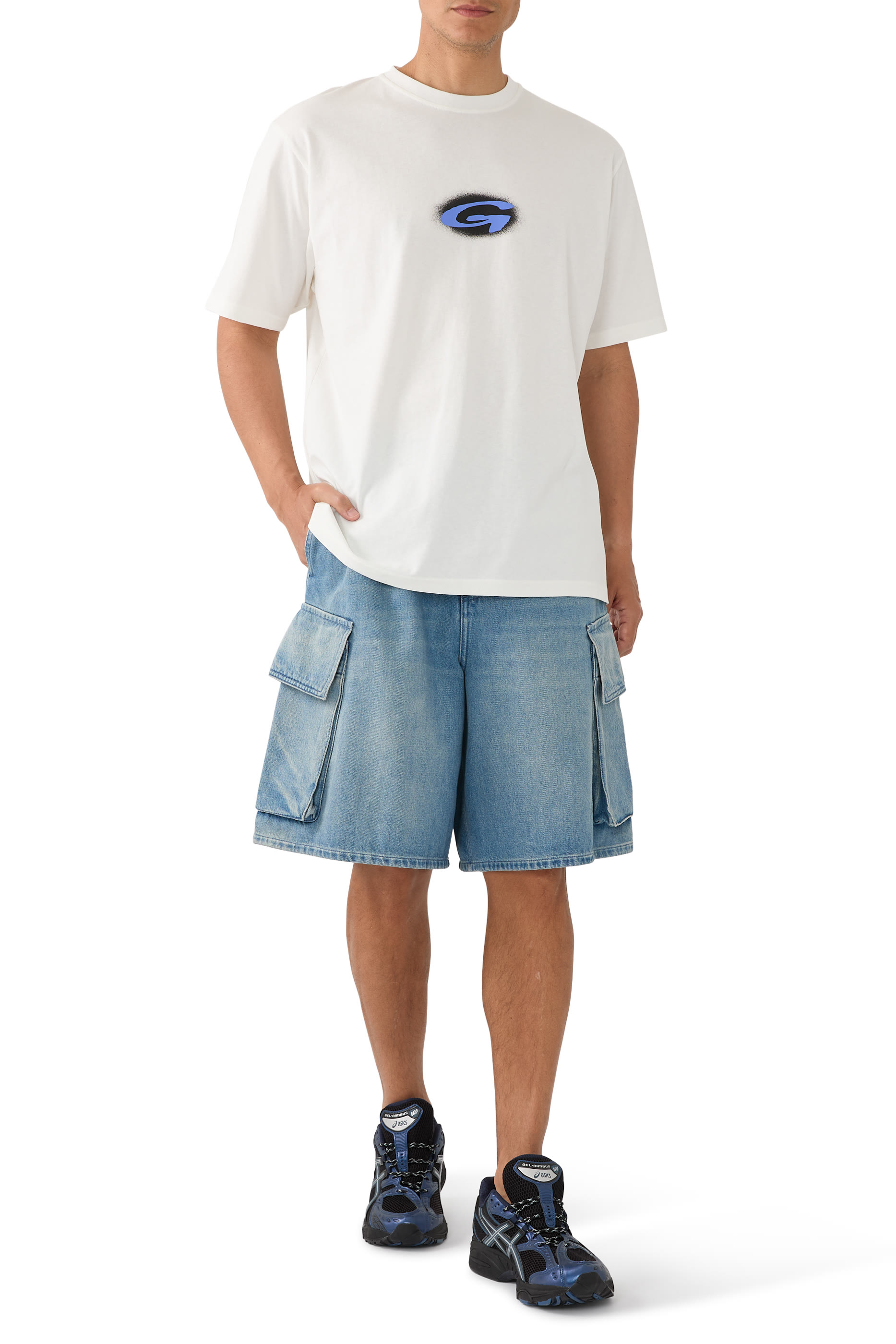 تيشيرت بشعار الماركة بتصميم مشوه null