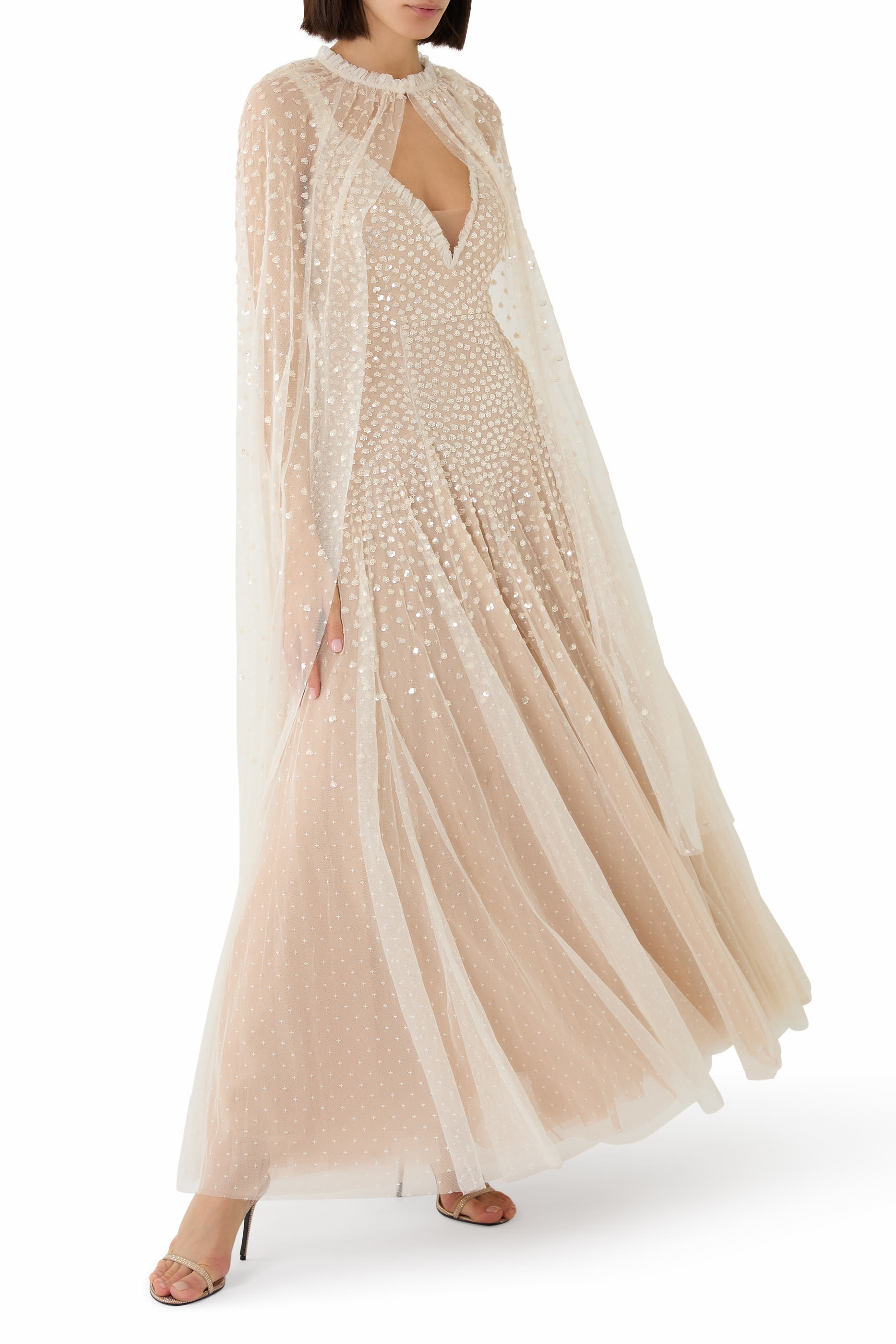 فستان سهرة كاسكادي كامي بياقة عميقة مزين بترتر