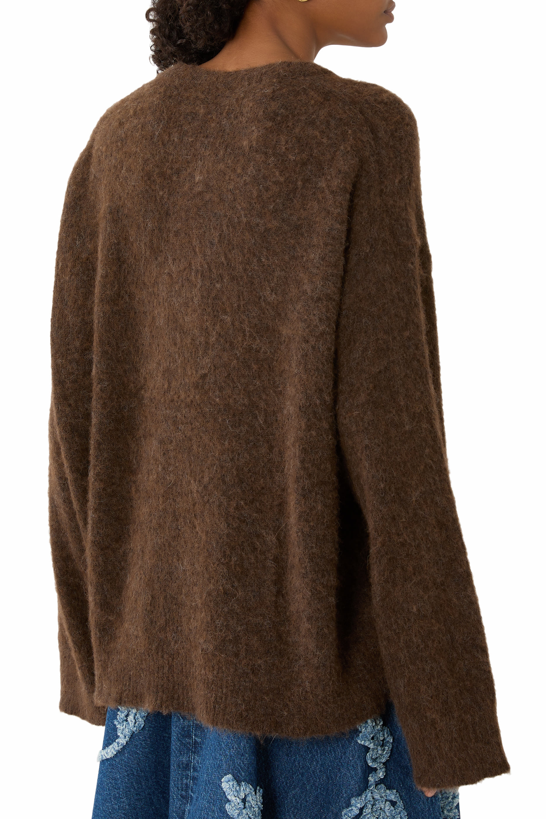 كنزة بقصة فضفاضة ونقشة غرافيكية ألبكة ناعم