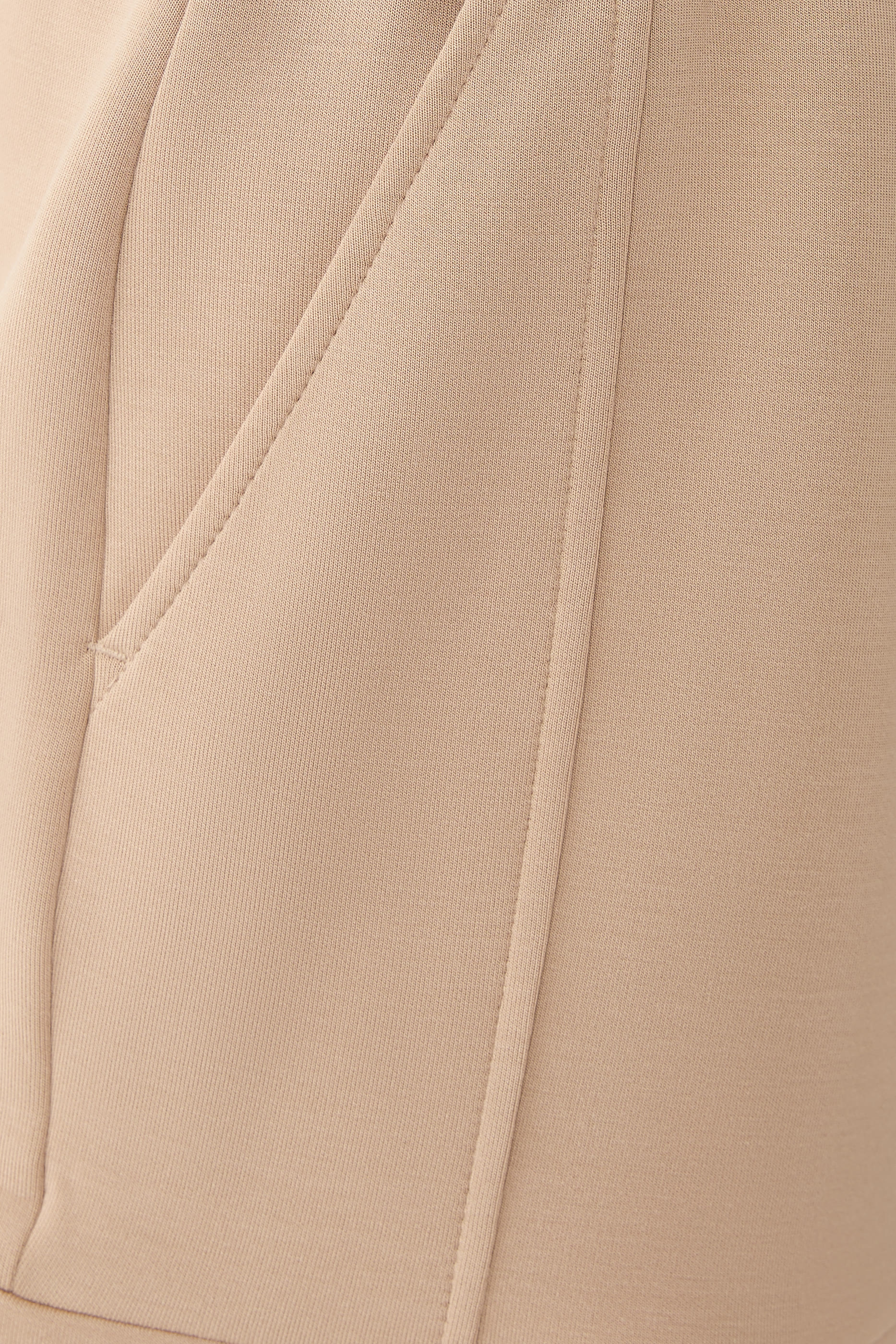 شورت أتريوم بخصر مرتفع 4.5‏ بوصة