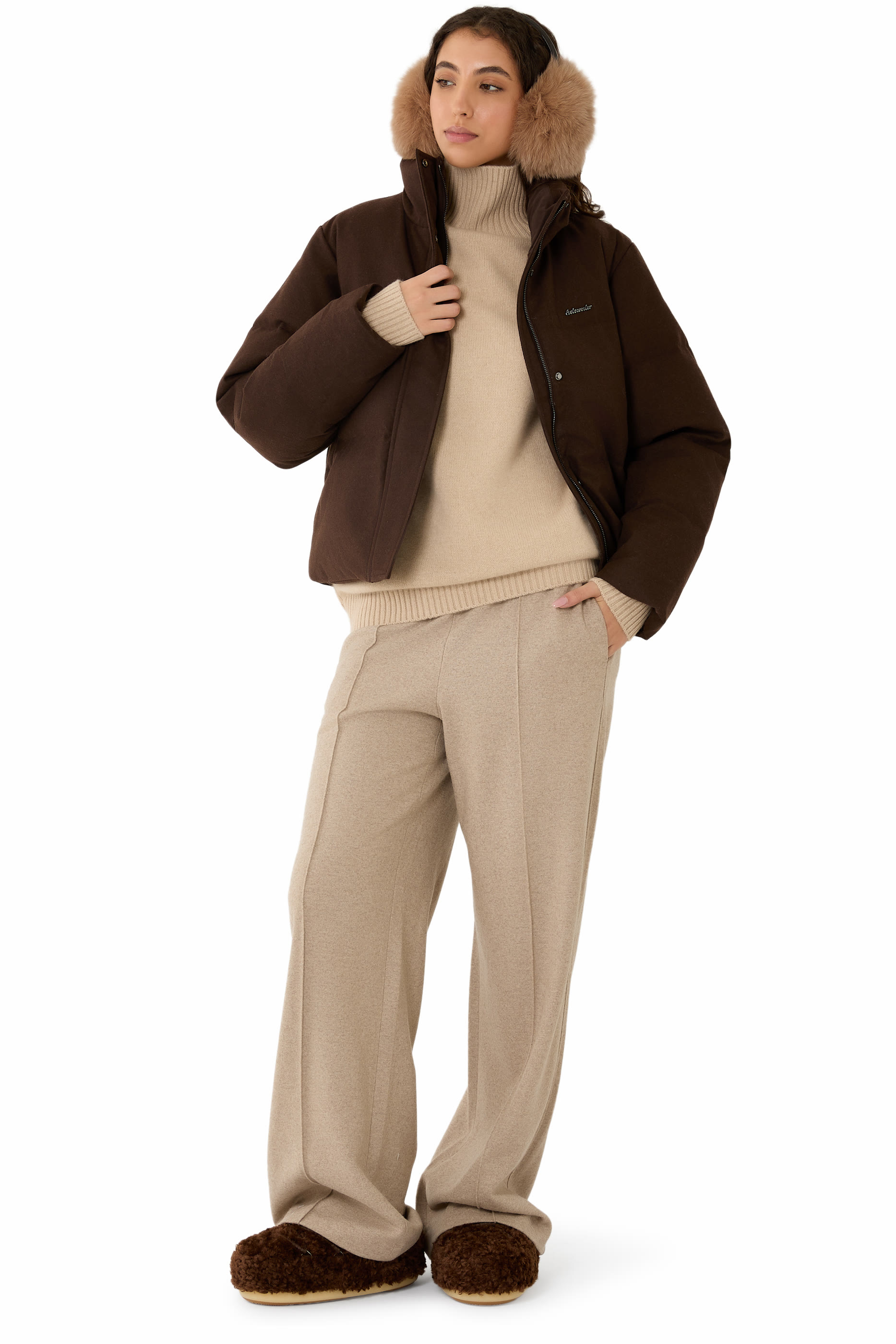 حذاء اي في اكس مفتوح من الخلف فرو صناعي مجعد