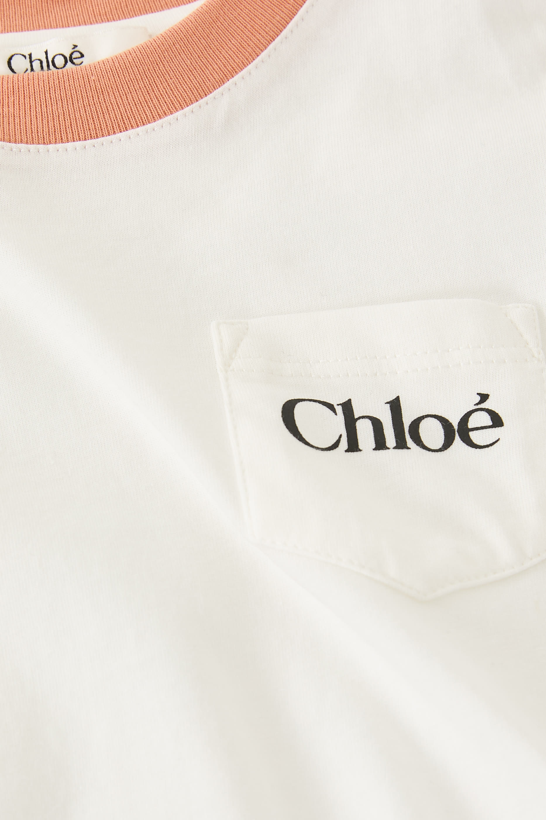 تيشيرت بشعار الماركة للأطفال