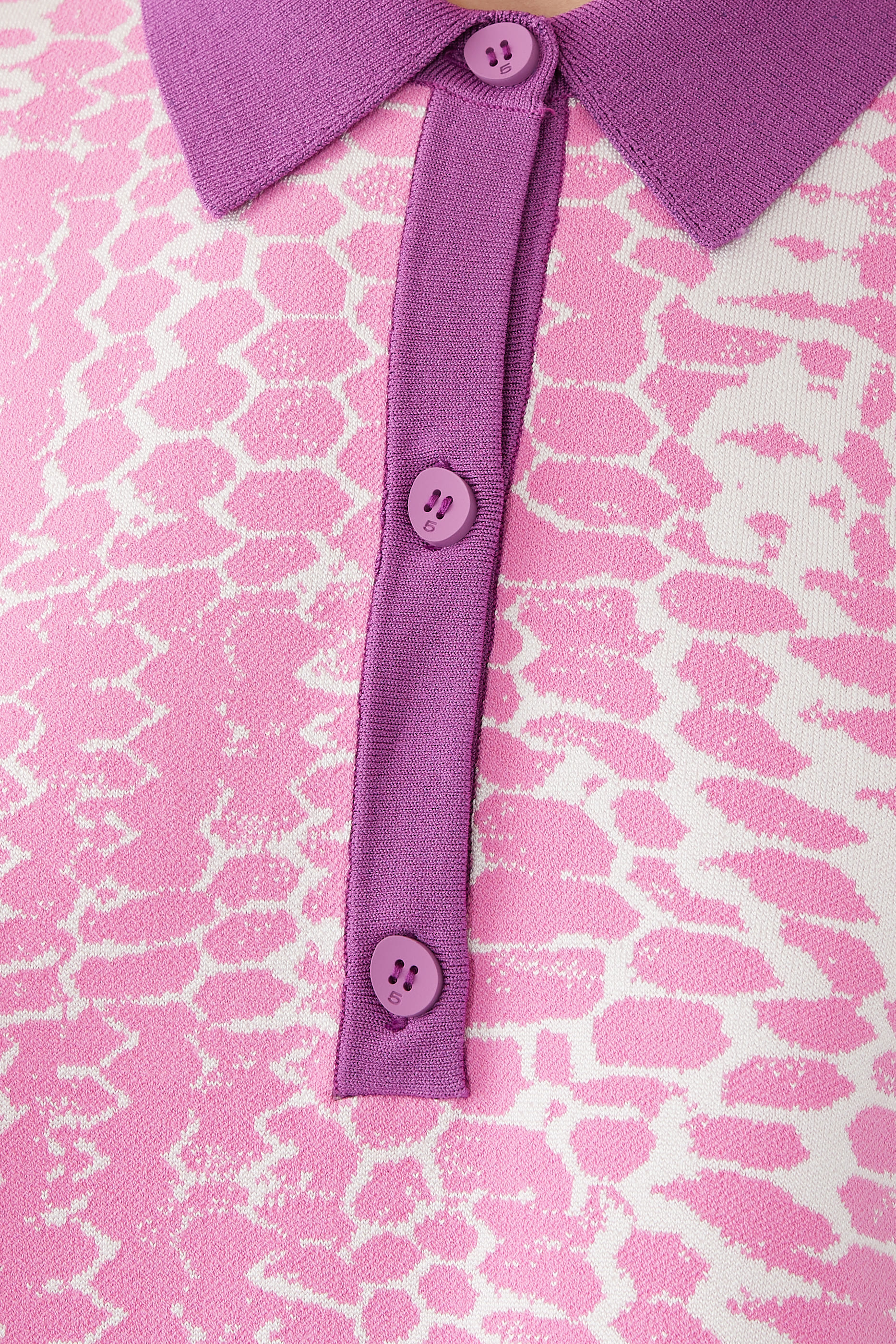 قميص بولو إيبوني بحافة متموجة