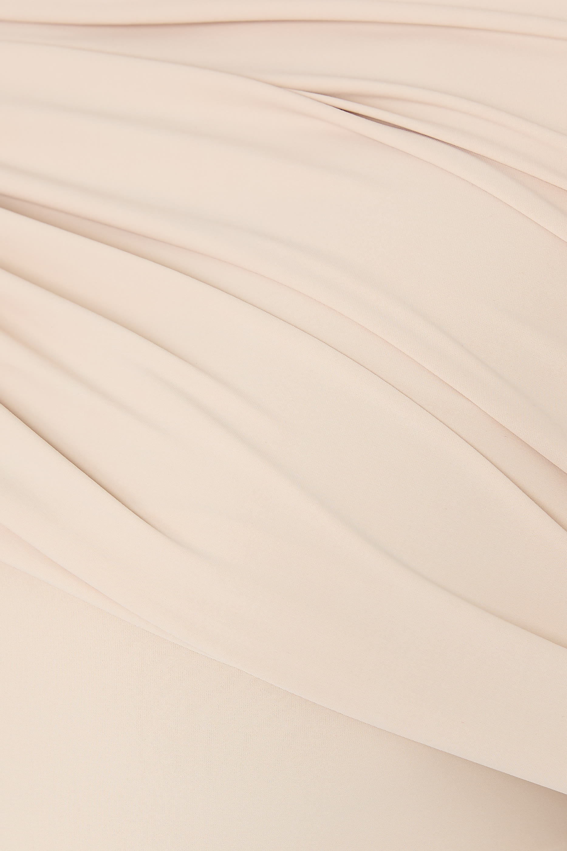 جمبسوت كوبي بأكمام دراماتيك