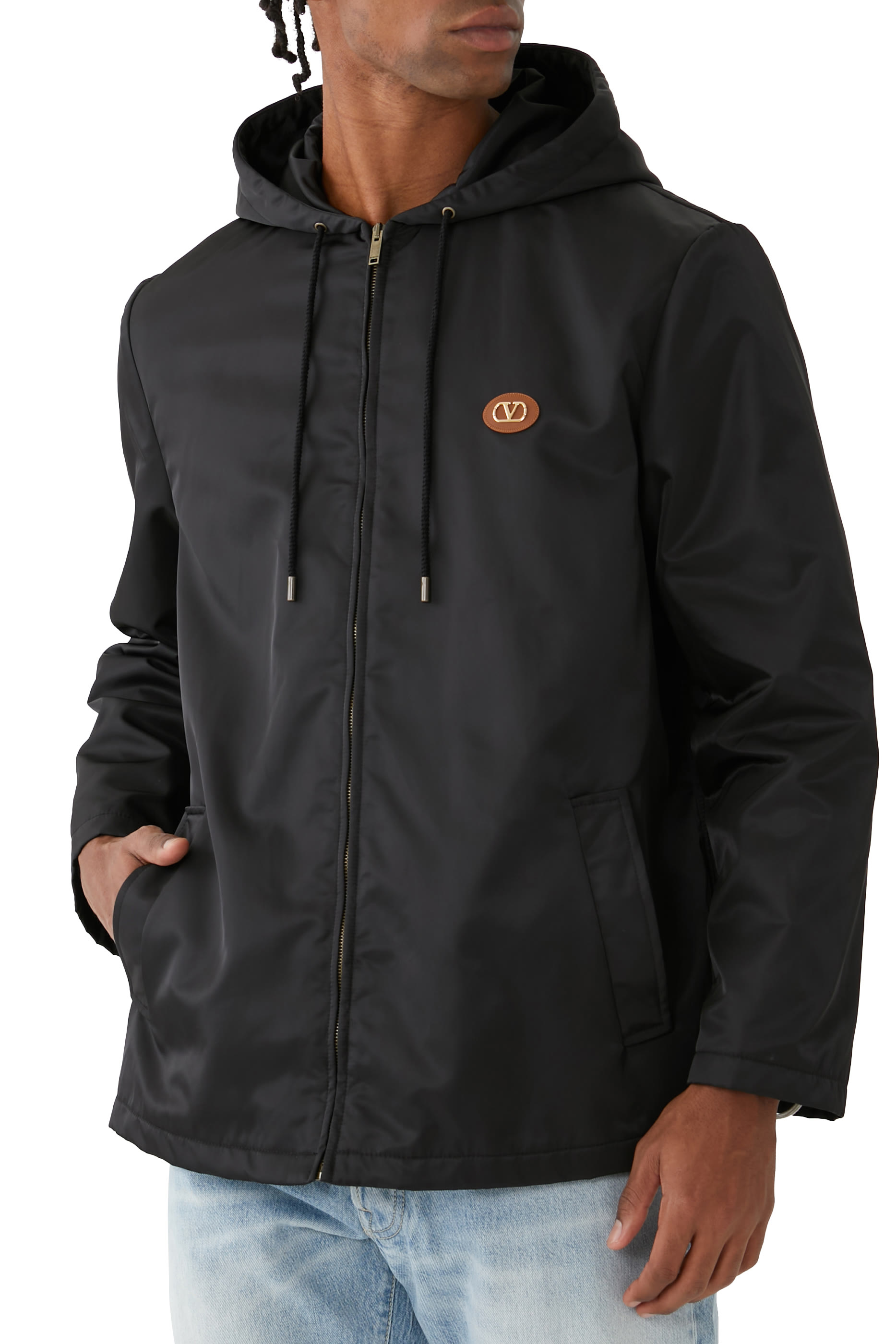 جاكيت بشعار الماركة