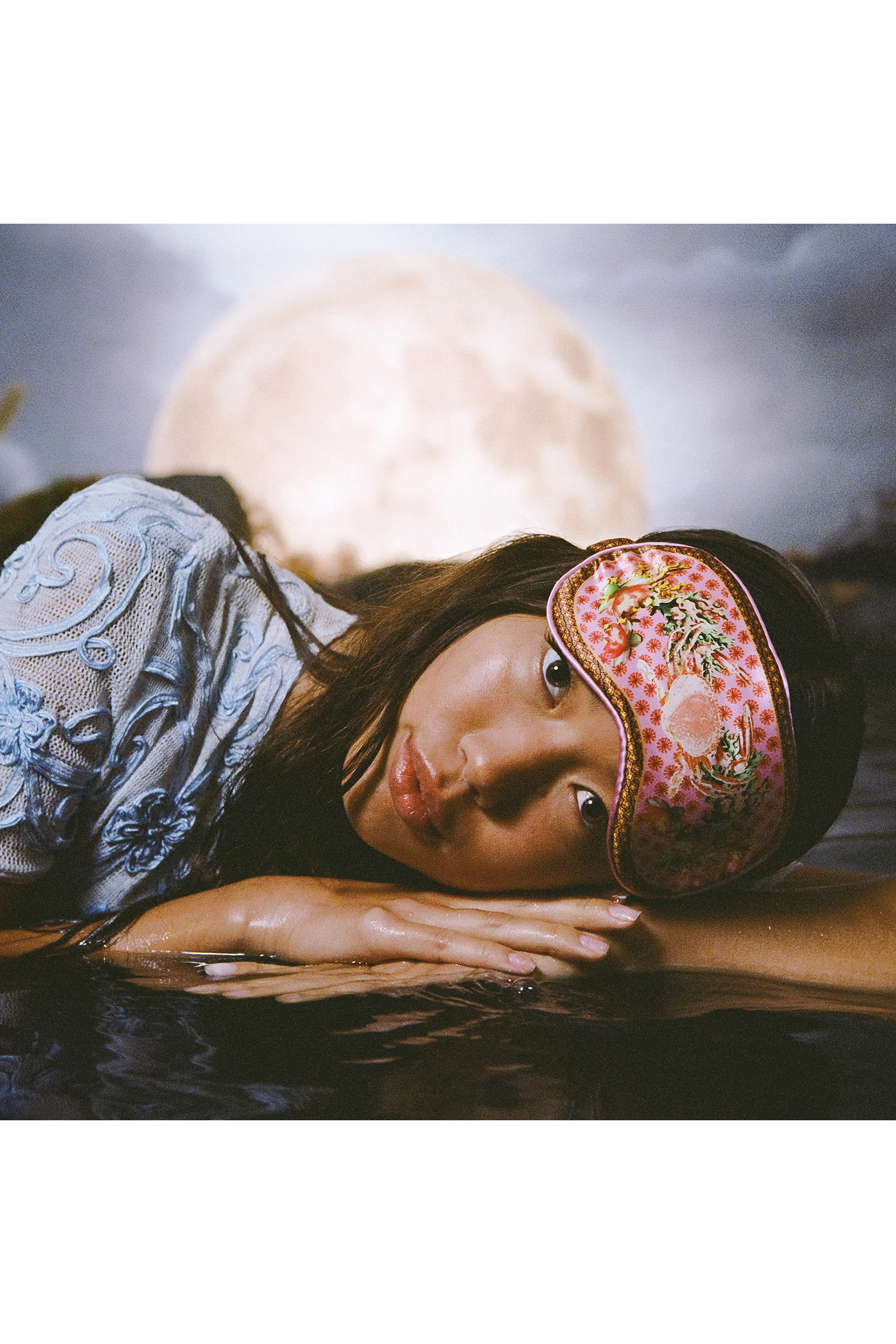 قناع نوم بنقشة برج السرطان