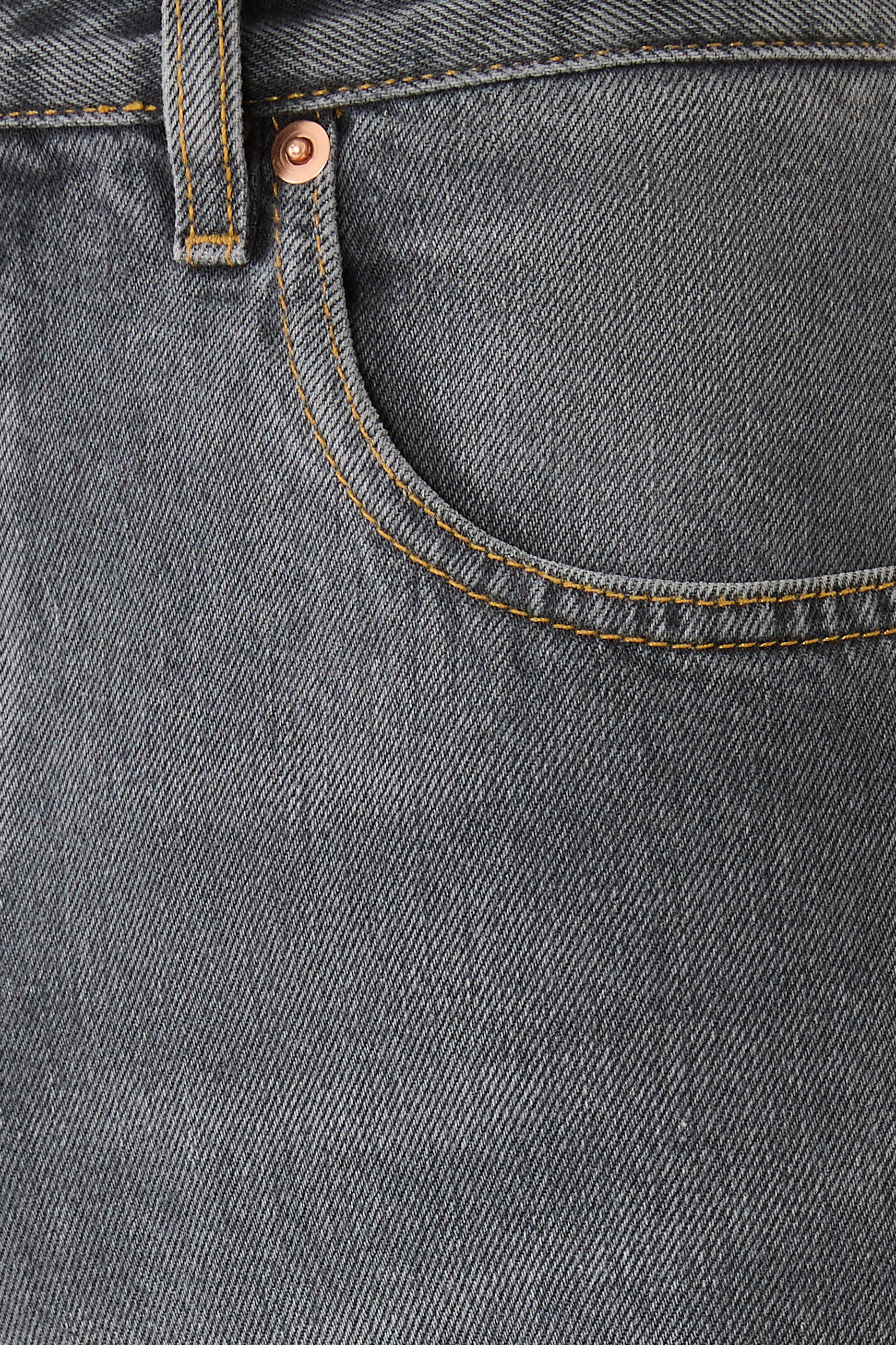 بنطال دنيم بقصة ساق واسعة