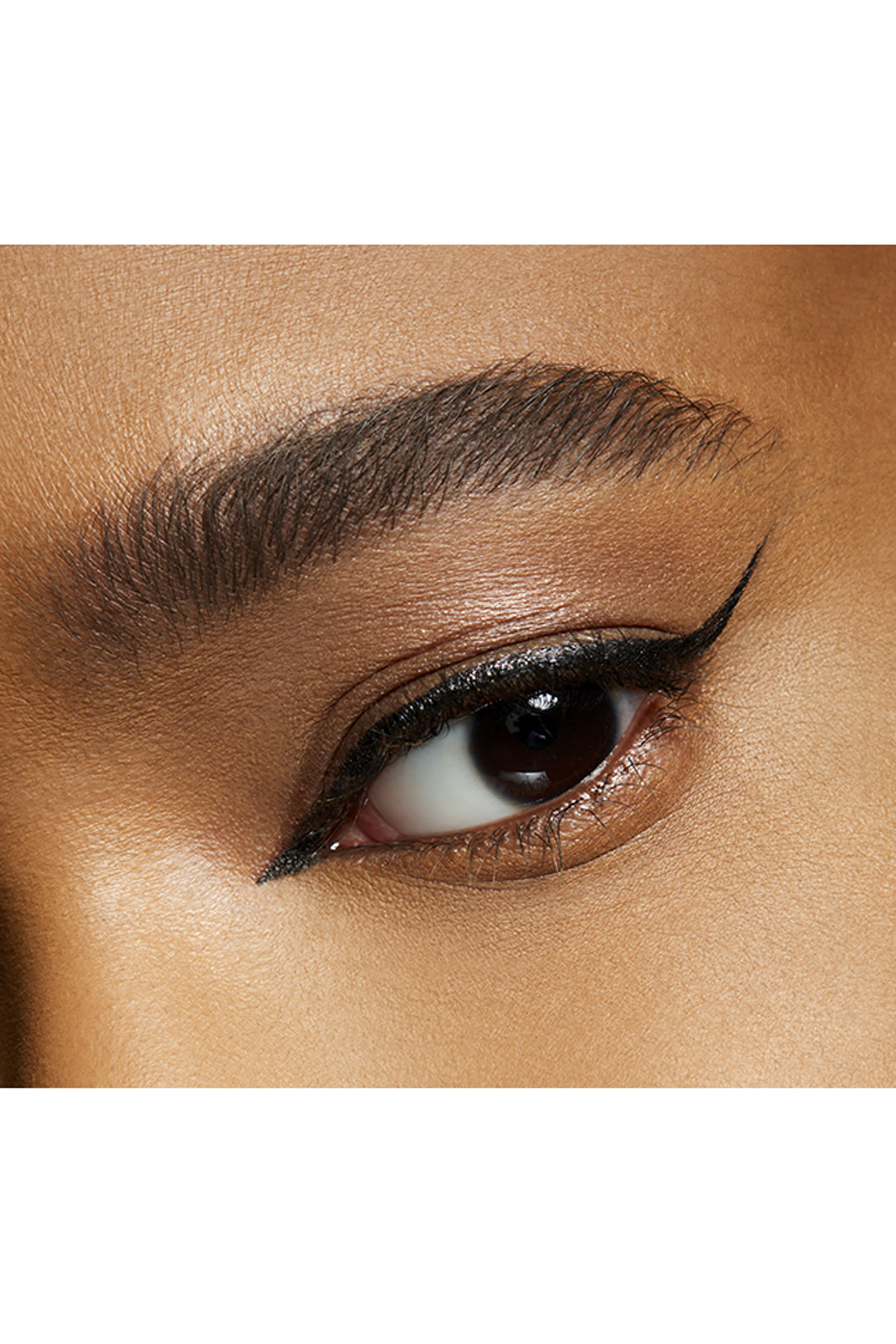 قلم محدد عيون برش ستروك يدوم 24 ساعة درجة أسود