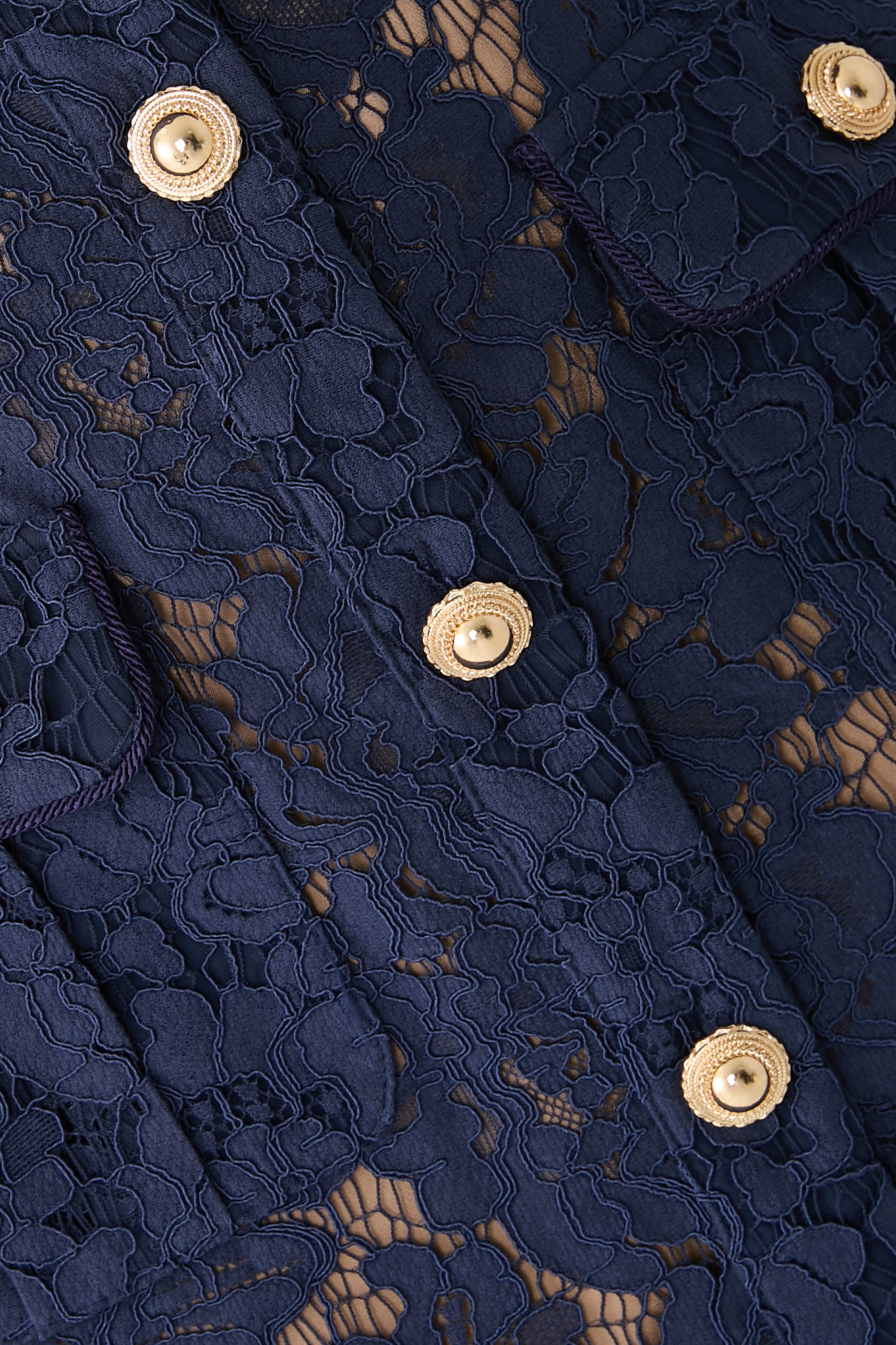 فستان متوسط الطول بياقة بلون مغاير دانتيل فستان متوسط الطول بياقة بلون مغاير دانتيل