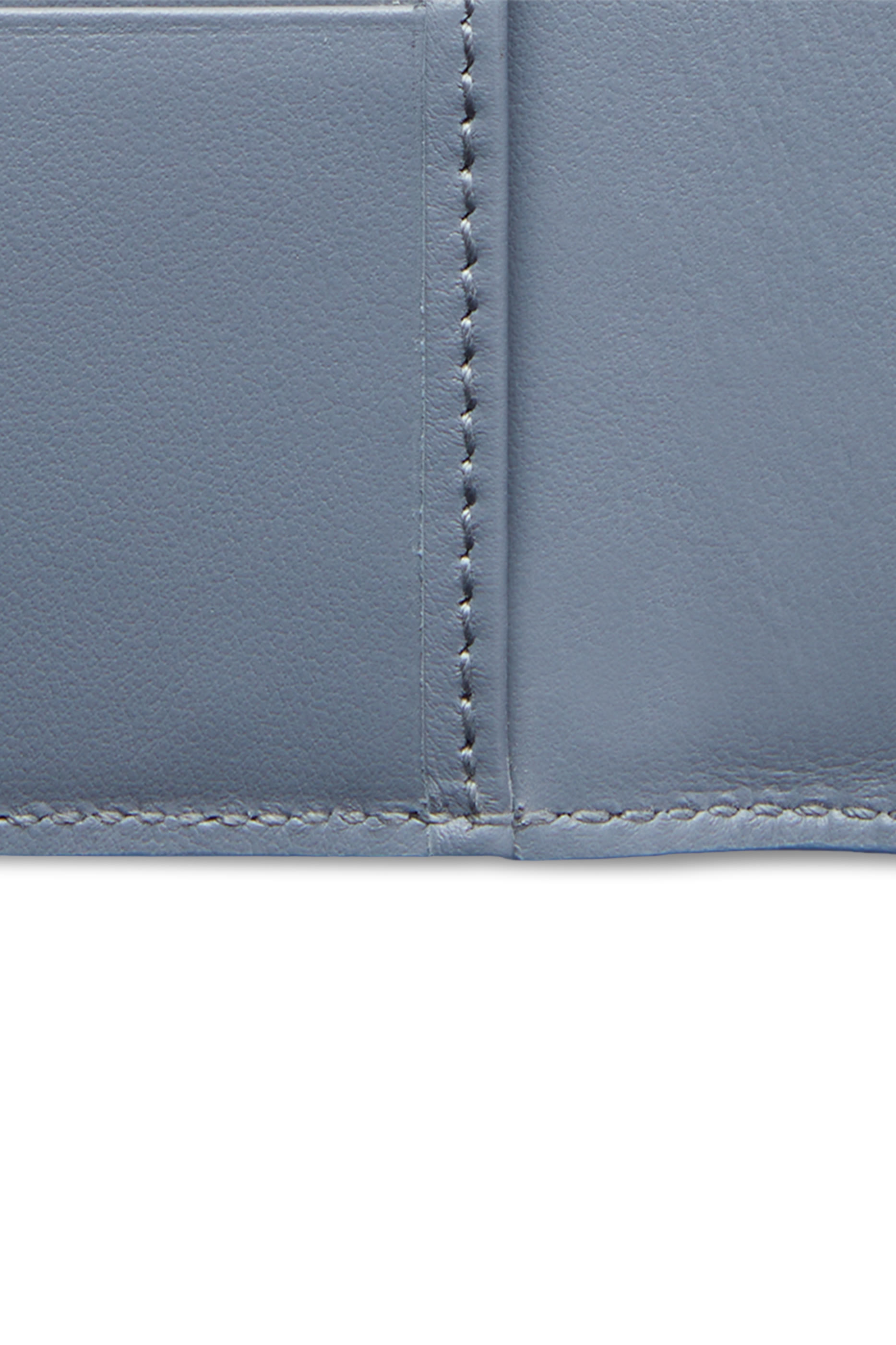 حافظة جواز سفر بشعار الماركة