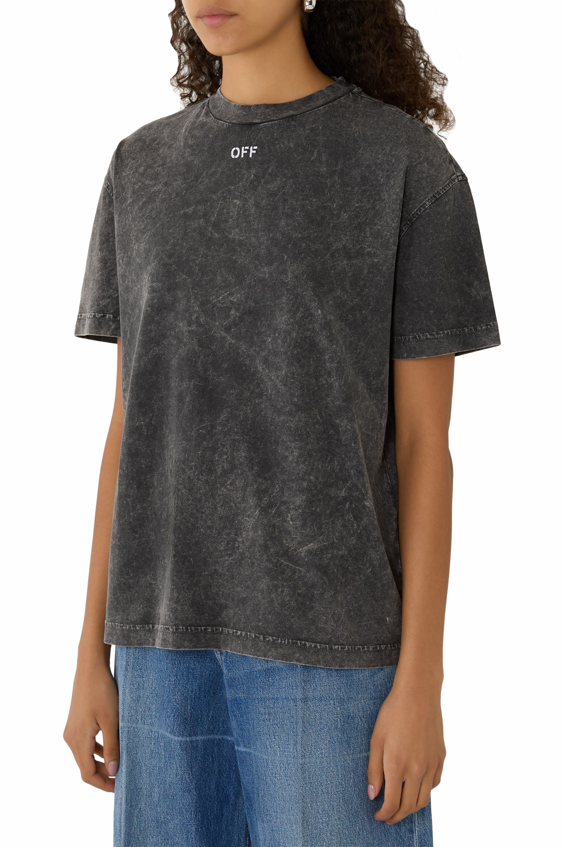 تيشيرت بقصة عادية ونقشة رخامية