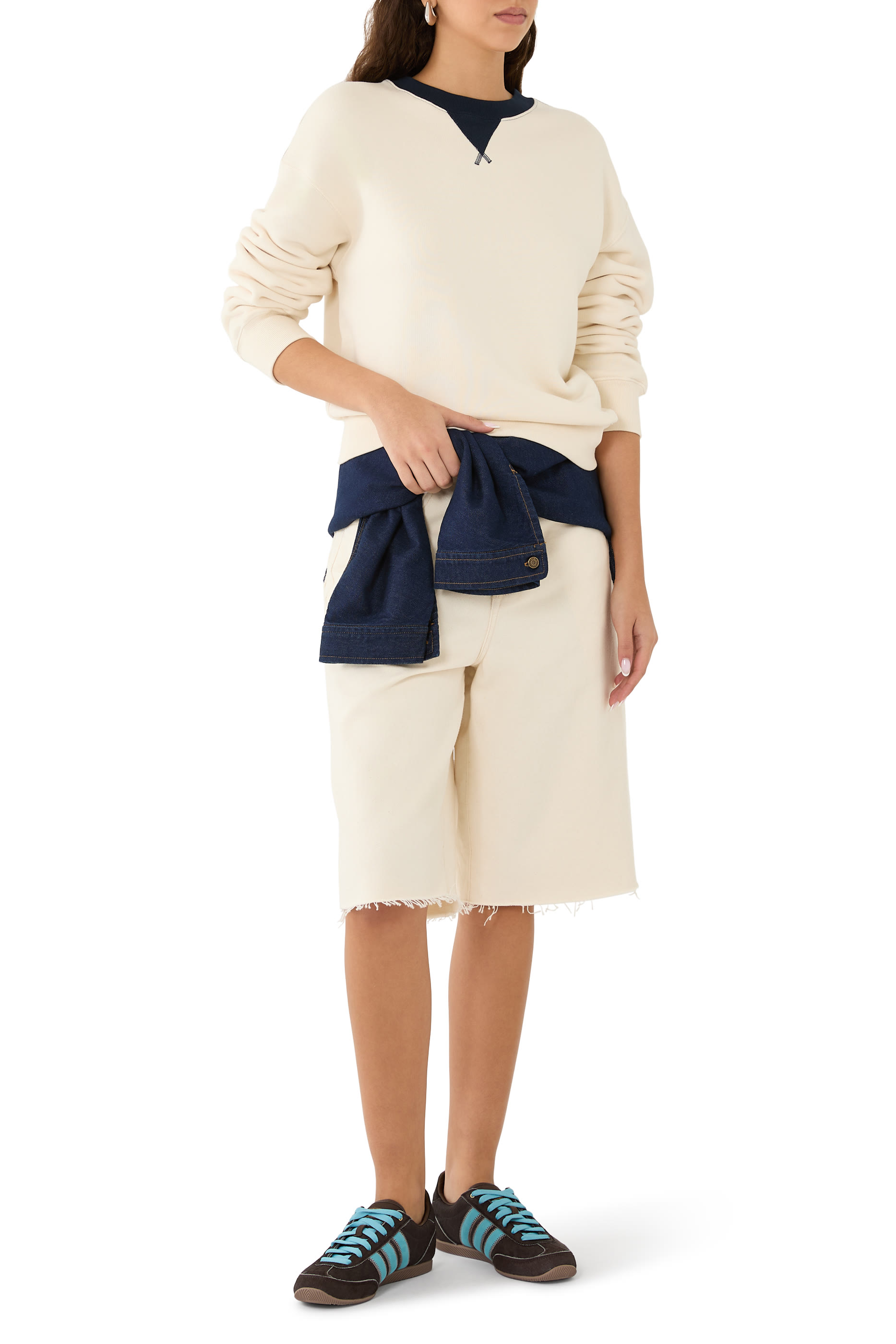 سويت شيرت بياقة بلون مغاير 